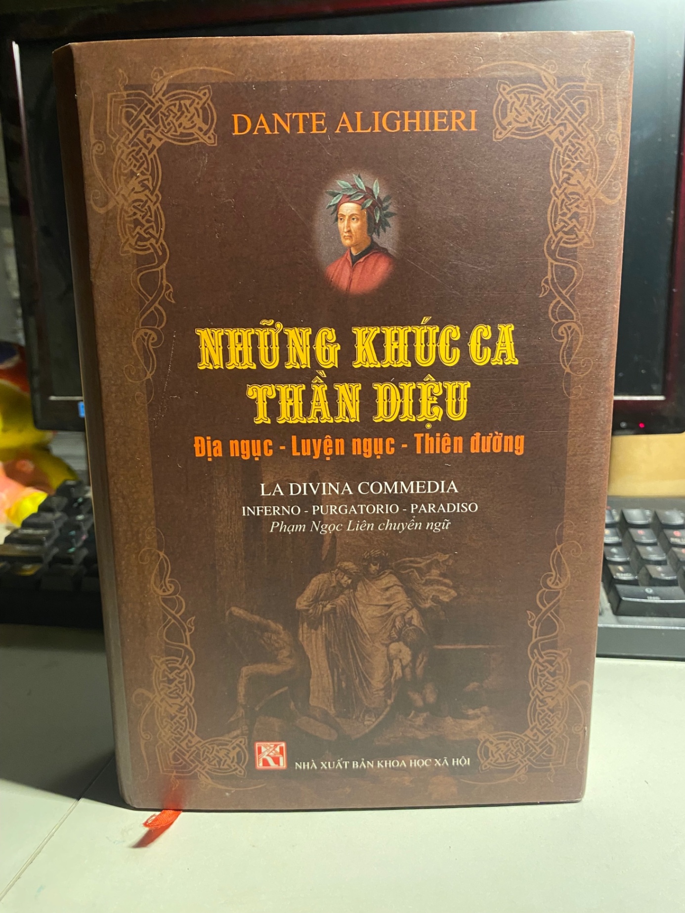 Những Khúc Ca Thần Diệu Của Dante (Bản đặc biệt bìa cứng có chữ ký dịch giả)-Dịch giả:Phạm Ngọc Liên chuyển ngữ- Khổ sách: 16 x 24 cm, 1068 trang STB960