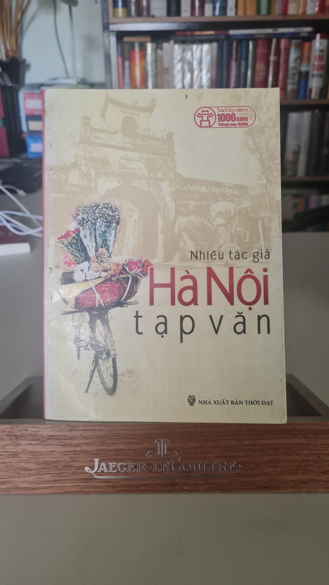 Hà Nội tạp văn mới 90% bẩn nhẹ 2010 Nhiều tác giả [1301] SÁCH VĂN HỌC STB47