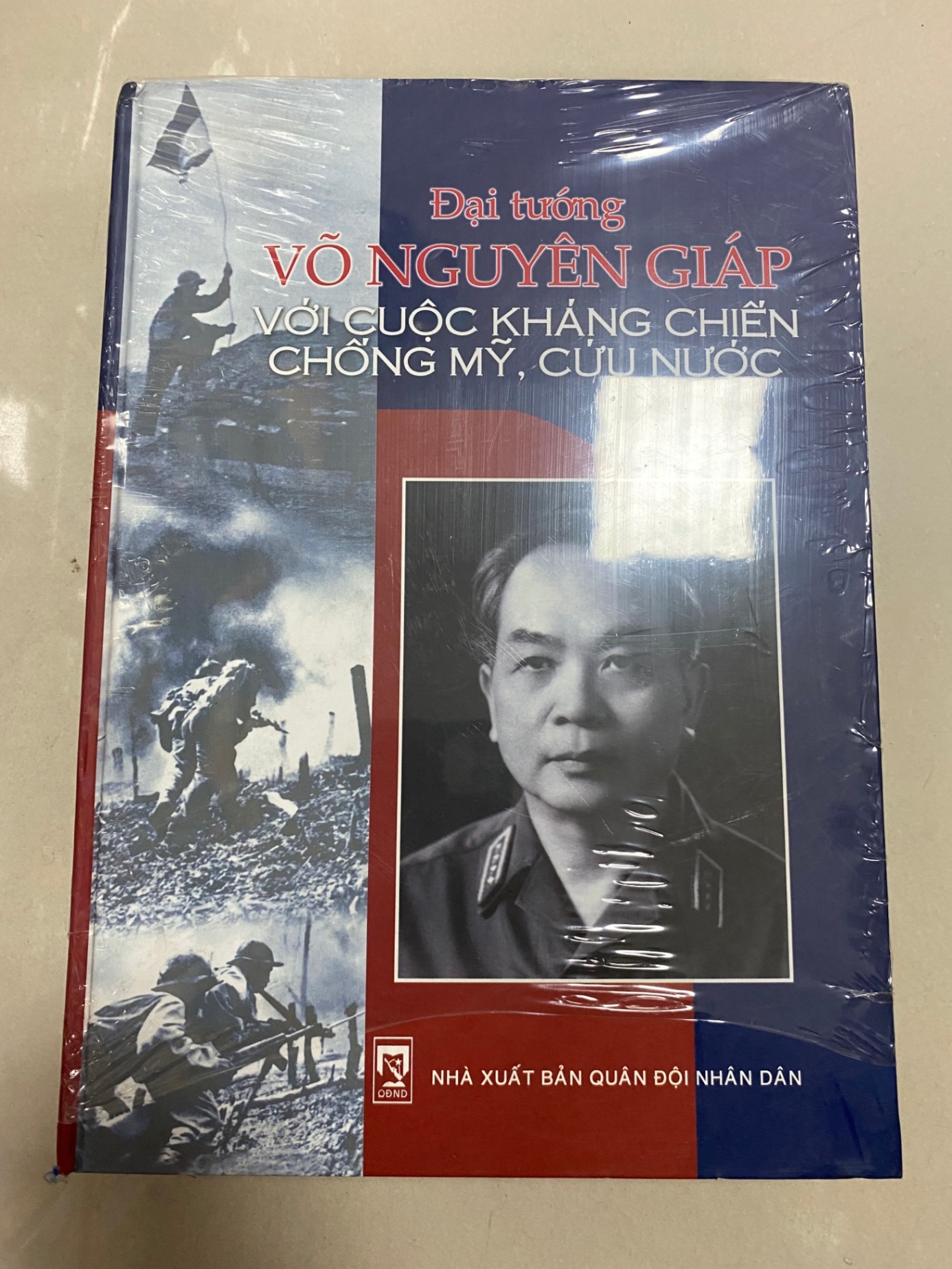 Đại Tướng Võ Nguyên Giáp với cuộc kháng chiến chống Mỹ cứu nước (bìa cứng) - Nhà xuất bản: Nxb Quân đội nhân dân -Ngày xuất bản: 15/12/2012 -Nhà phát hành: Nxb Quân Đội Nhân Dân -Kích thước: 19.5 x 27.5 cm Số trang: 1,500 trang -Sách nguyên seal mới 95% S