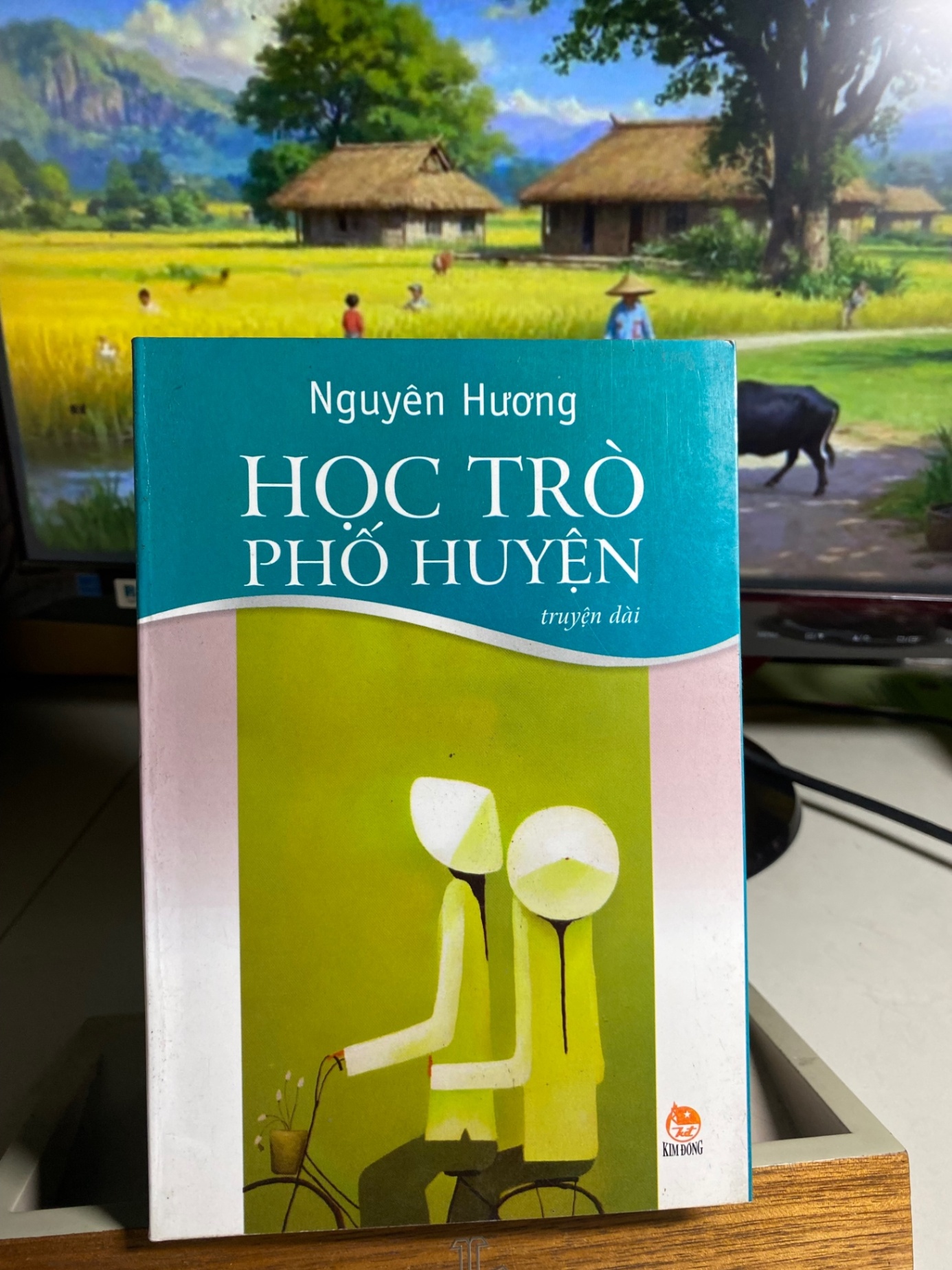 Học Trò Phố Huyện -Tác giả Nguyên Hương -NXB Kim Đồng -Năm XB 2005 -khổ 13x19cm, 676 trang -Sách còn rất tốt STB1528