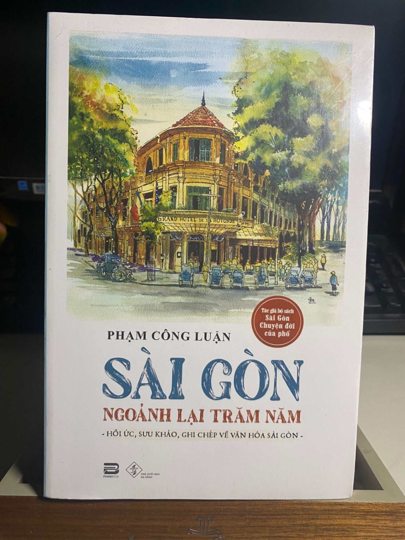 Sài Gòn Ngoảnh Lại Trăm Năm-Tên Nhà Cung Cấp:Phanbook -Tác giả: Phạm Công Luận -NXB Đà Nẵng-Bìa mềm-Mới nguyên seal STB1061