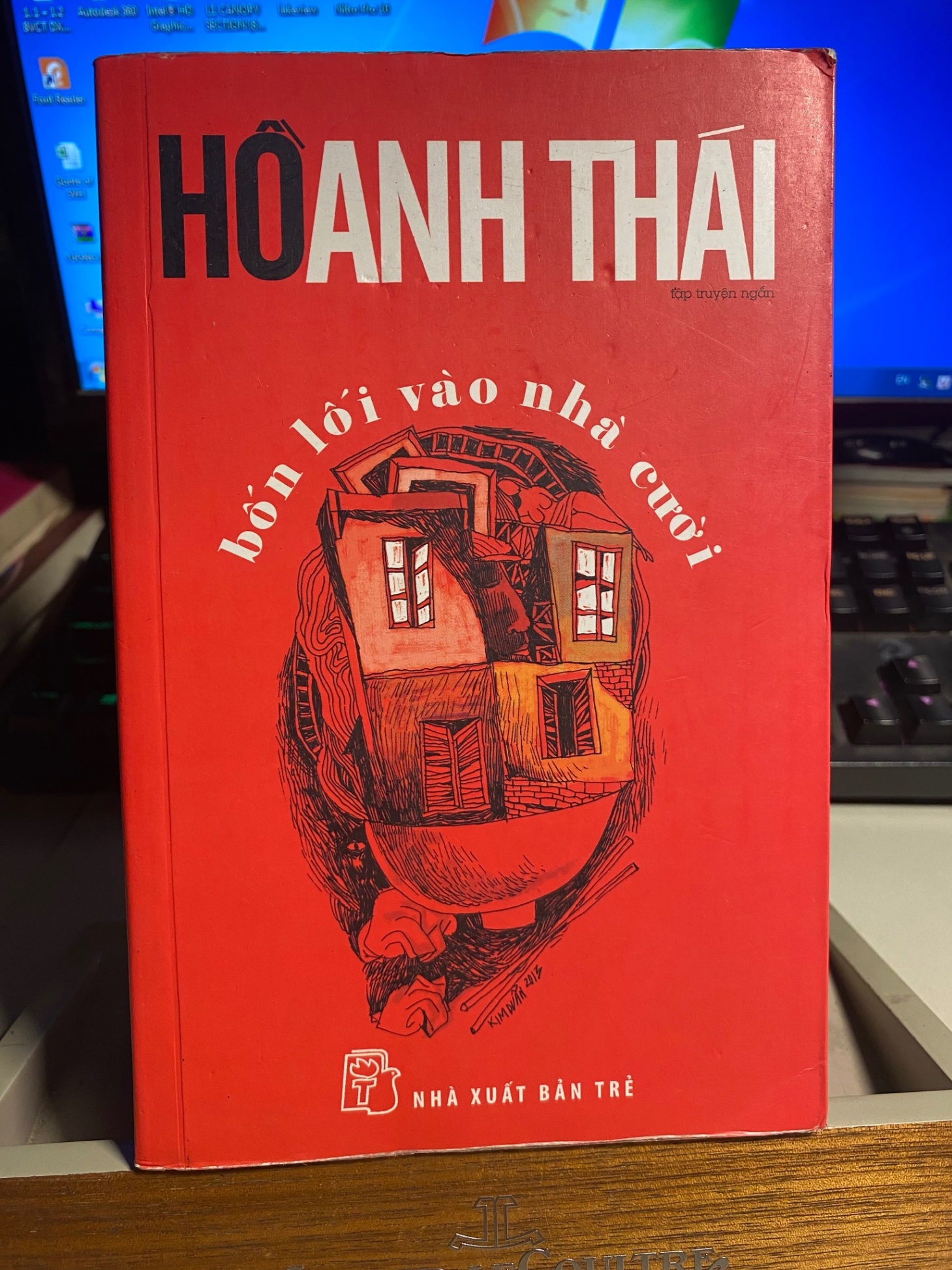 Bốn lối vào nhà cười -Hồ Anh Thái- NXB Trẻ 2014- Sách lưu kho, giấy xốp, ố vàng cạnh STB484