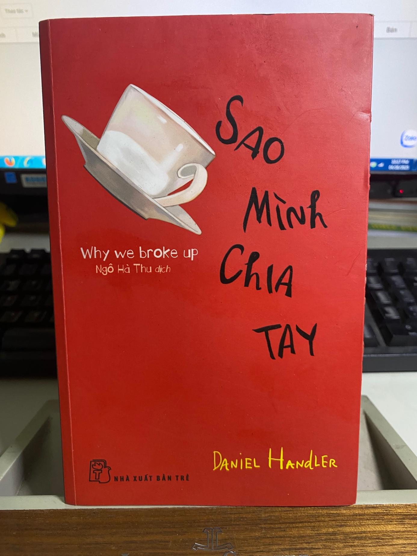Sao Mình Chia Tay-Tác giả Daniel Handler- NXB Trẻ-Tiểu thuyết- Sách mới 90% , có chấm ố cạnh STB1076