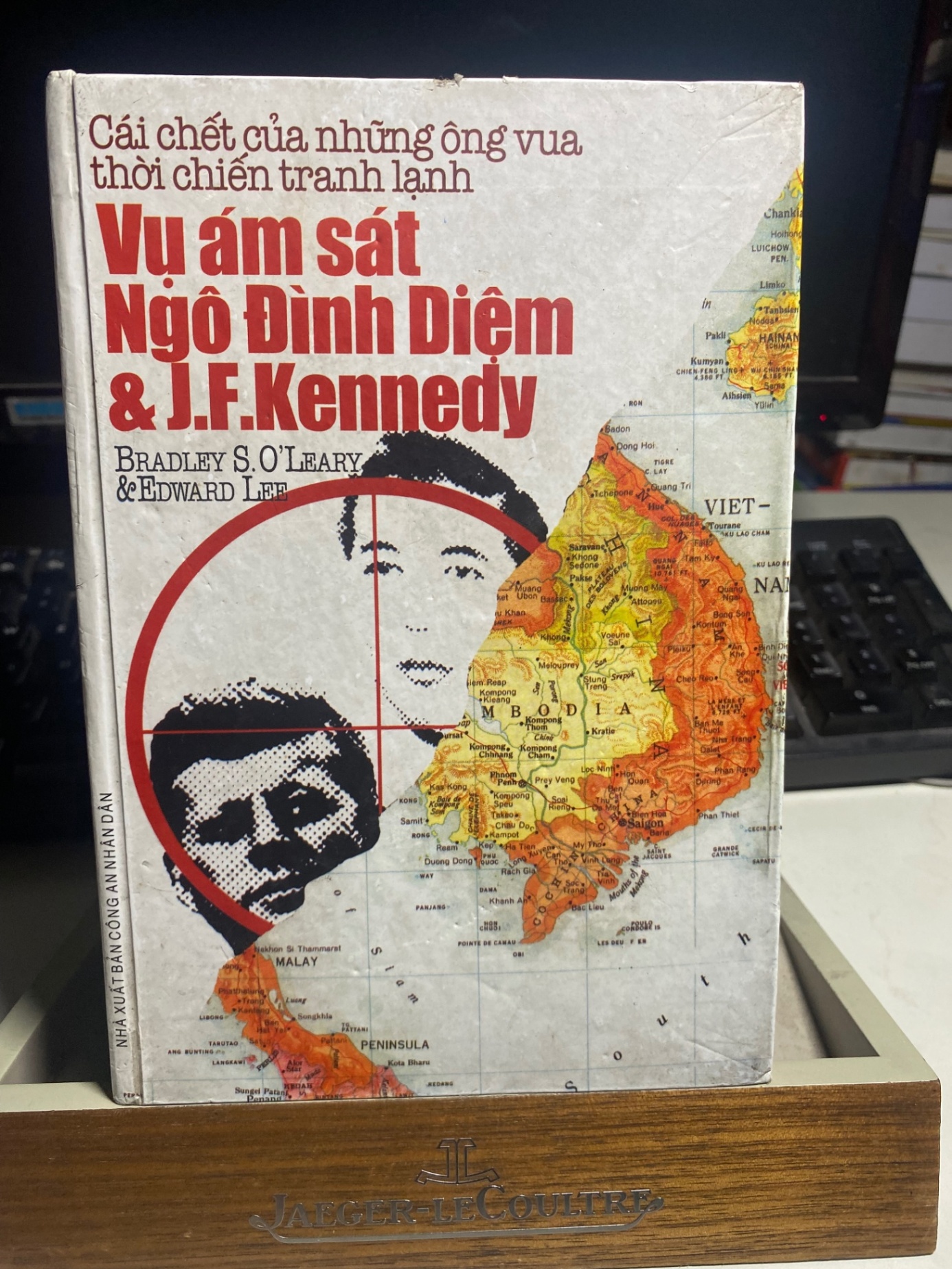 Vụ Ám Sát Ngô Đình Diệm Và J.F.Kennedy -Bradley S. O'Leary & Edward Lee -Phạm Viêm Phương, Mai Sơn dịch- Sách bìa cứng, sách qua sử dụng còn tốt mới 80% STB1168