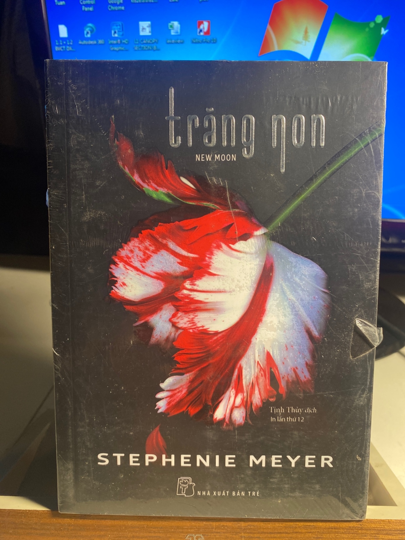 Trăng Non (in lần thứ 12) - Tác giả: Stephenie Meyer -NXB Trẻ- Sách mới nguyên seal STB1461