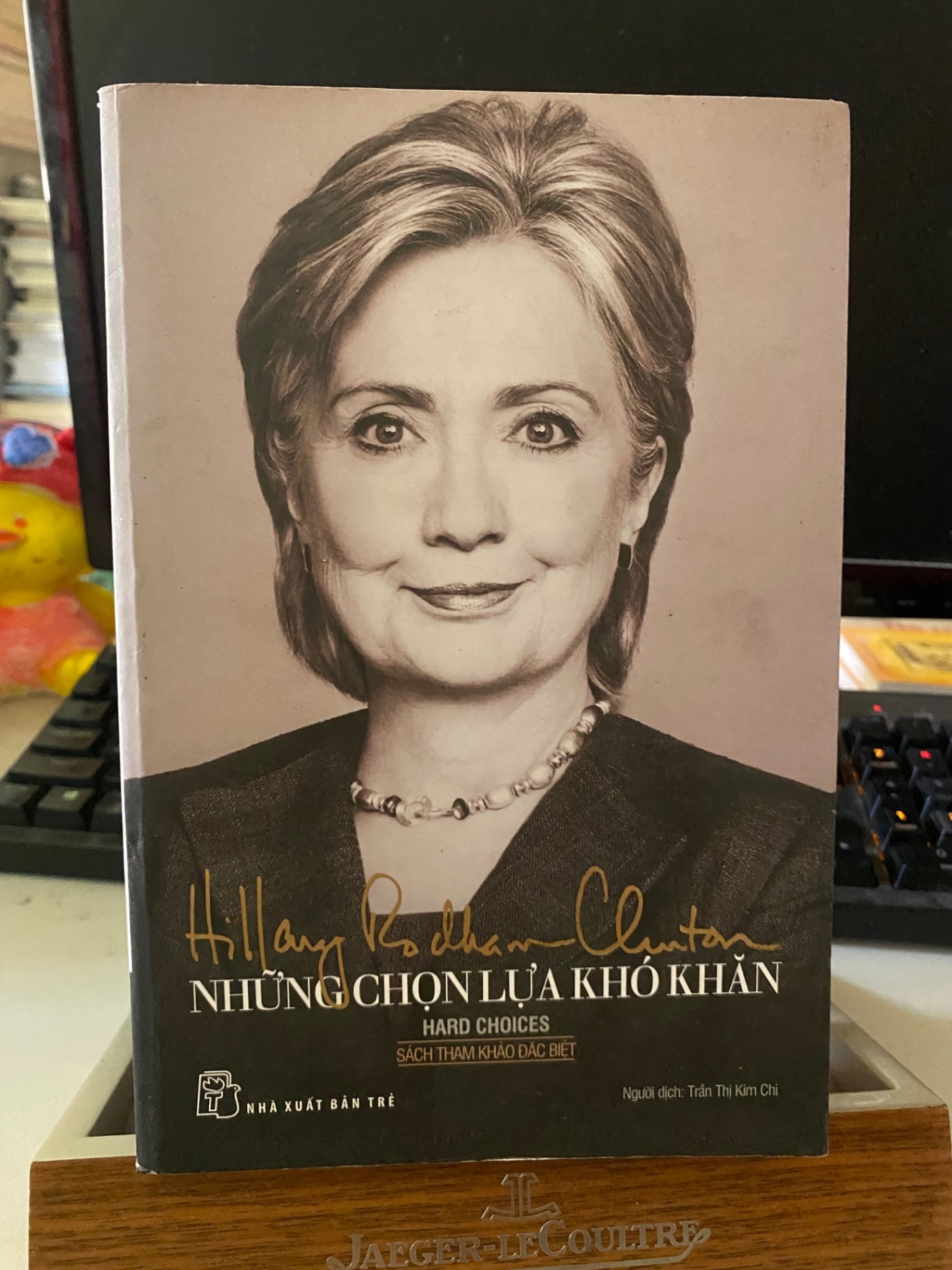 NHỮNG CHỌN LỰA KHÓ KHĂN-Tác giả: Hillary Rodham Clinton- NXB Trẻ- Sách lưu kho có ố theo thời gian, mới 85% STB1004