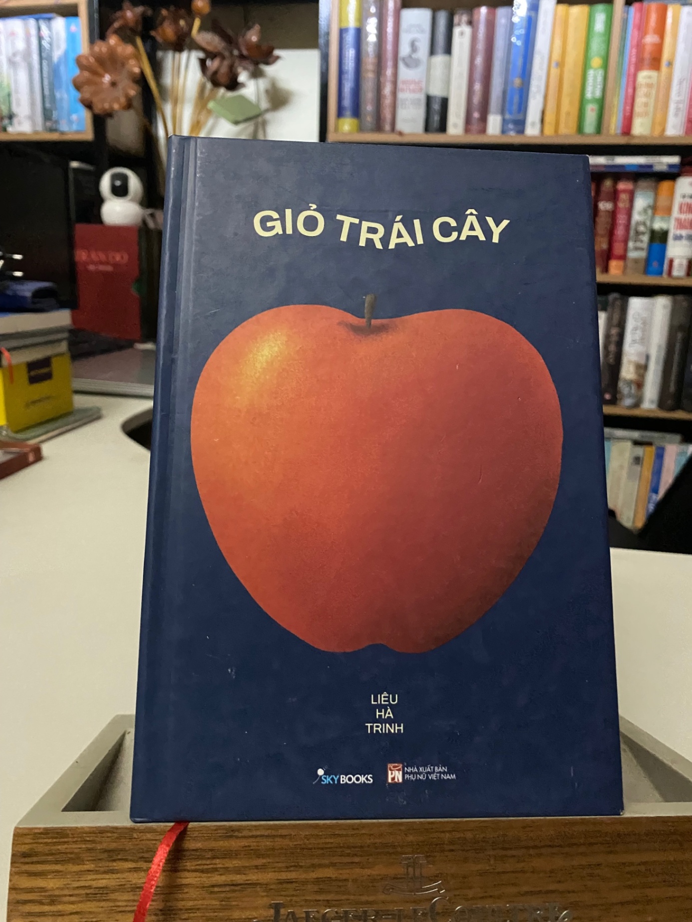 Giỏ Trái Cây-Tác giả Liêu Hà Trinh- Truyện ngắn, tản văn-sách lưu kho mới 95% STB555