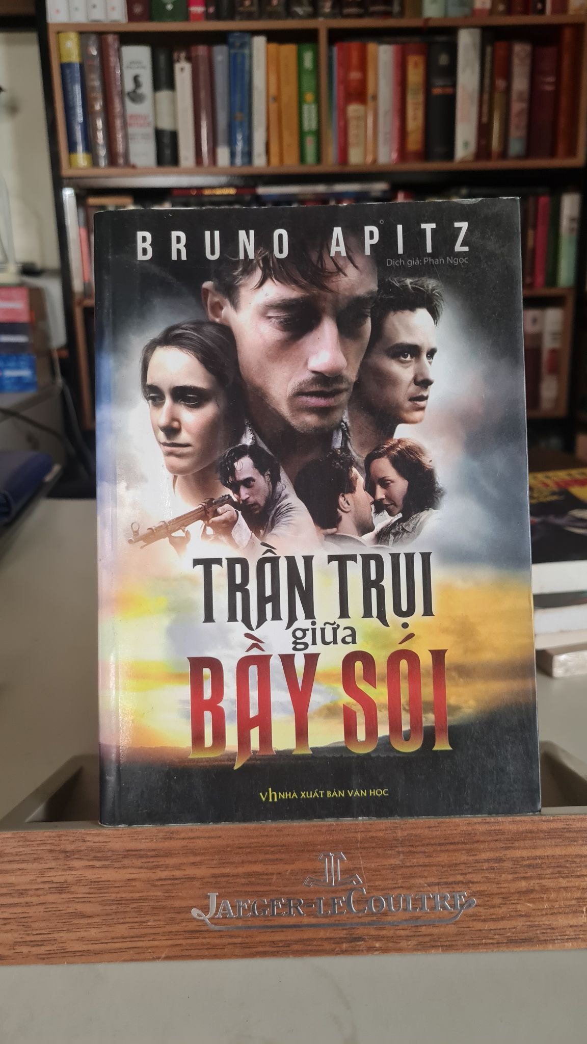 Trần trụi giữa bầy sói-Sách mới 90%- 2015 -Bruno Apitz [1301] SÁCH VĂN HỌC STB155