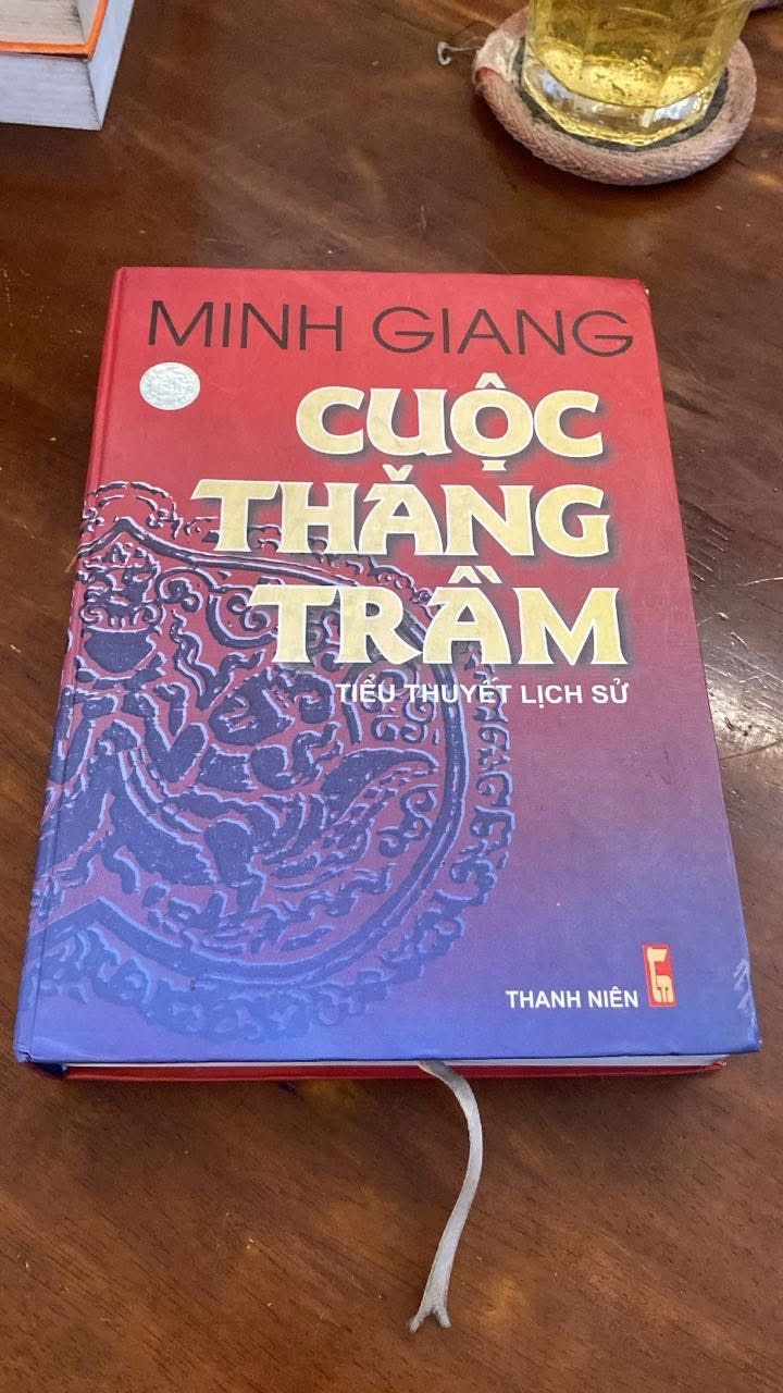Cuộc Thăng Trầm (tiểu thuyết lịch sử)- Tác giả Minh Giang - Bìa cứng -Năm xb 2005 Nxb Thanh Niên Dầy 683 trang - khổ 14,5x20.5cm -Sách về Nguyễn Trãi STB1117