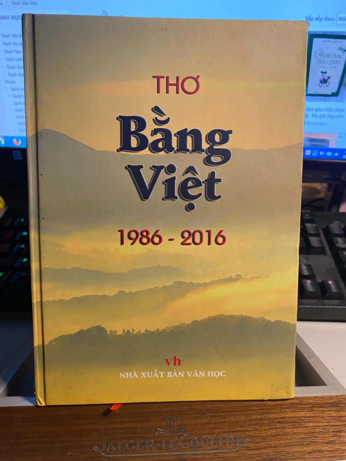 Thơ Bằng Việt 1986-2016 ( bìa cứng)- sách có vết keo dưới đáy như hình chụp STB682