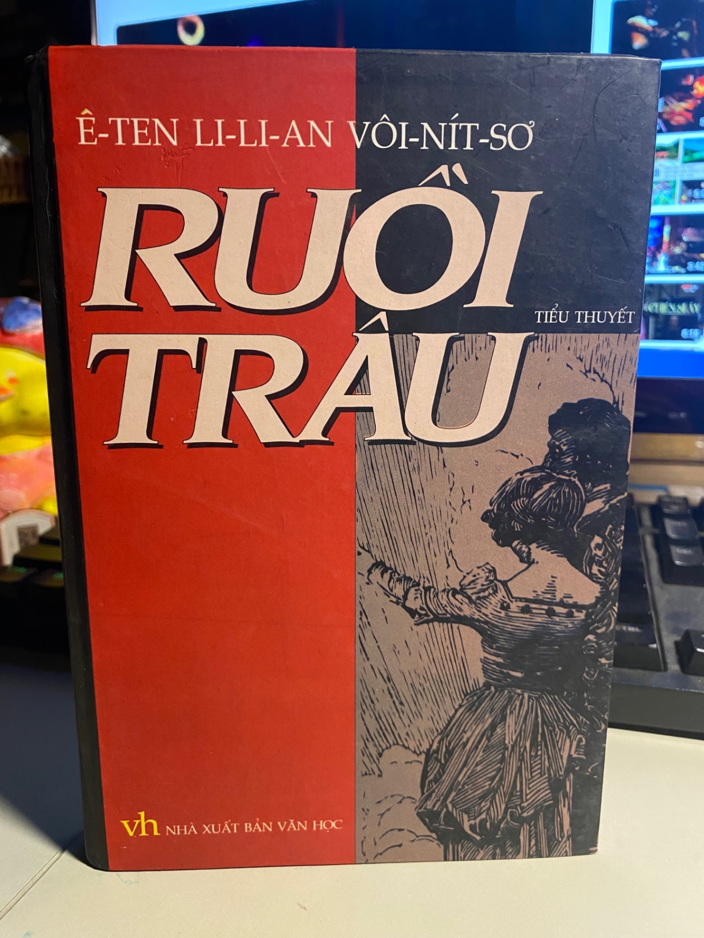 Ruồi Trâu (Bìa Cứng)- Tác giả Ethel Lilian Voynich- Sách qua sử dụng còn tốt, mới 90% STB687