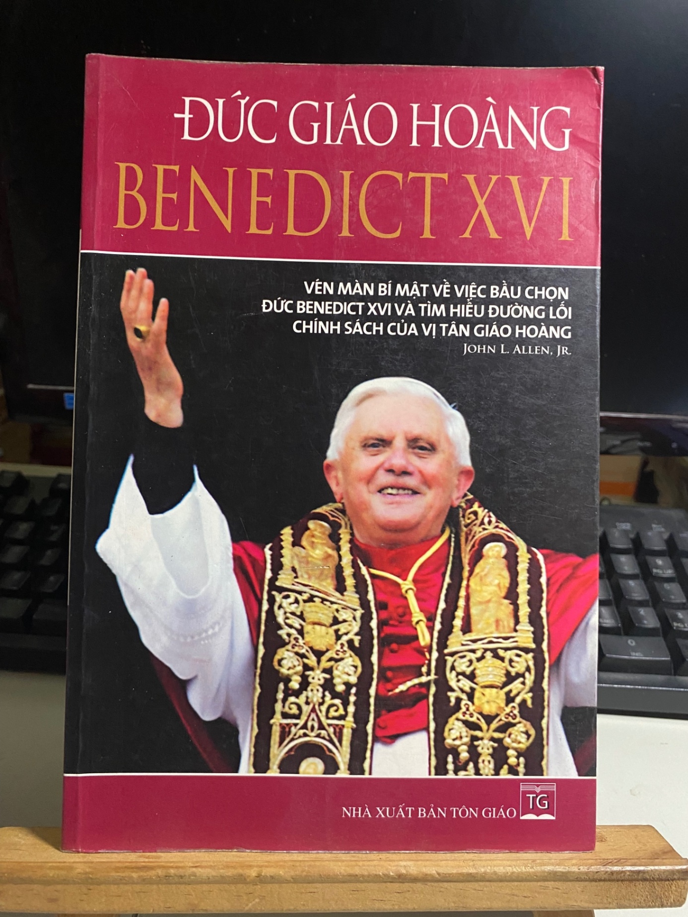 Đức Giáo Hoàng Benedict XVI - Vén Màn Bí Mật Về Việc Bầu Chọn Đức Benedict XVI Và Tìm Hiểu Đường Lối Chính Sách Của Vị Tân Giáo Hoàng STB727
