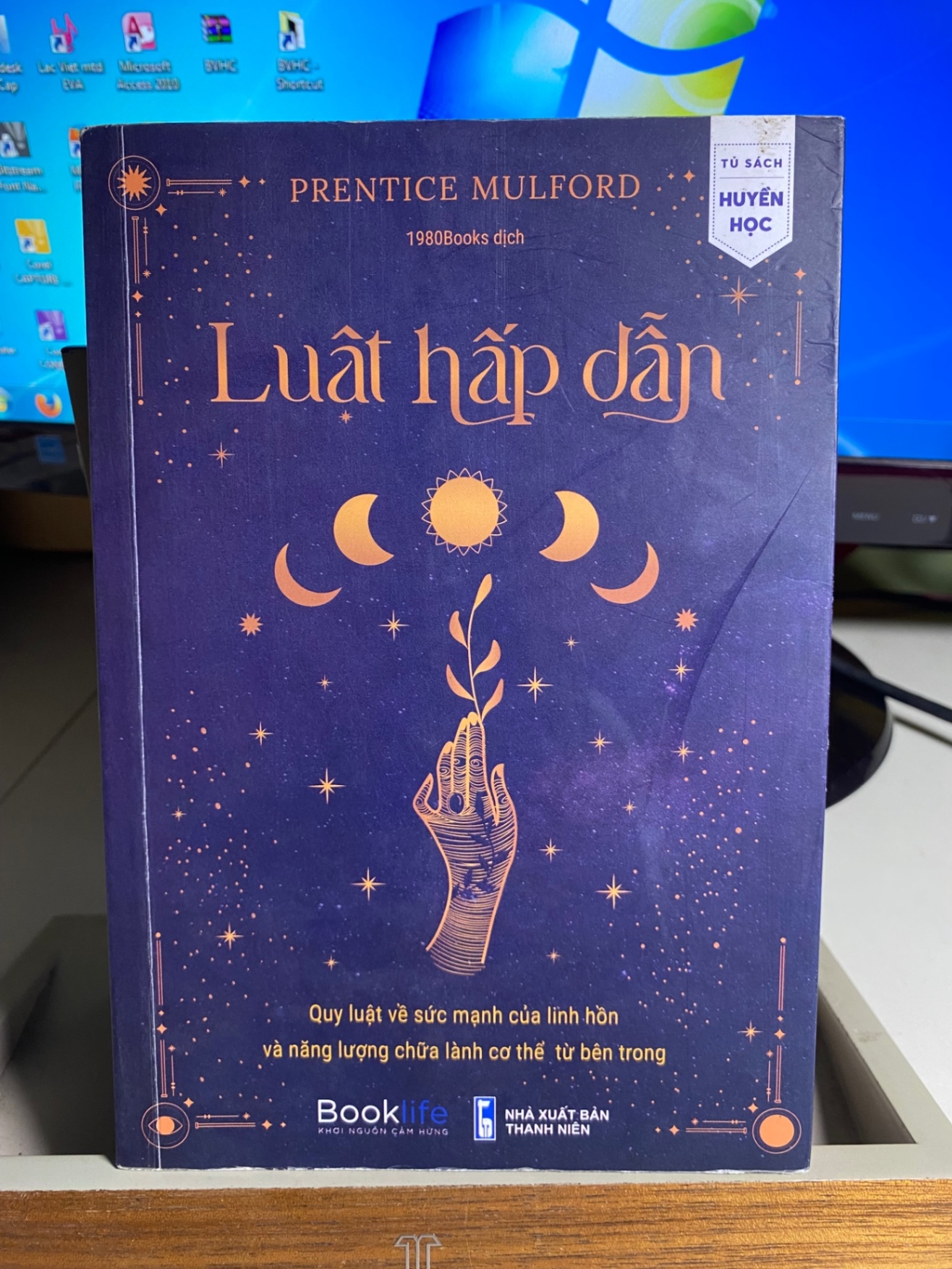 Luật Hấp Dẫn - Quy Luật Về Sức Mạnh Của Linh Hồn Và Năng Lượng Chữa Lành Cơ Thể Từ Bên Trong -Tác giả Prentice Mulford-NXB Thanh Niên 2022- sách qua sử dụng còn mới, cuối sách có chữ ghi của chủ cũ STB1537