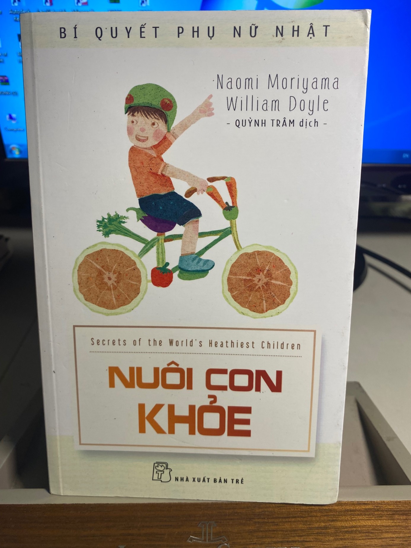 Nuôi con khỏe -Naomi Moriyama -NXB Trẻ 2016- Sách lưu kho, giấy có ố STB413