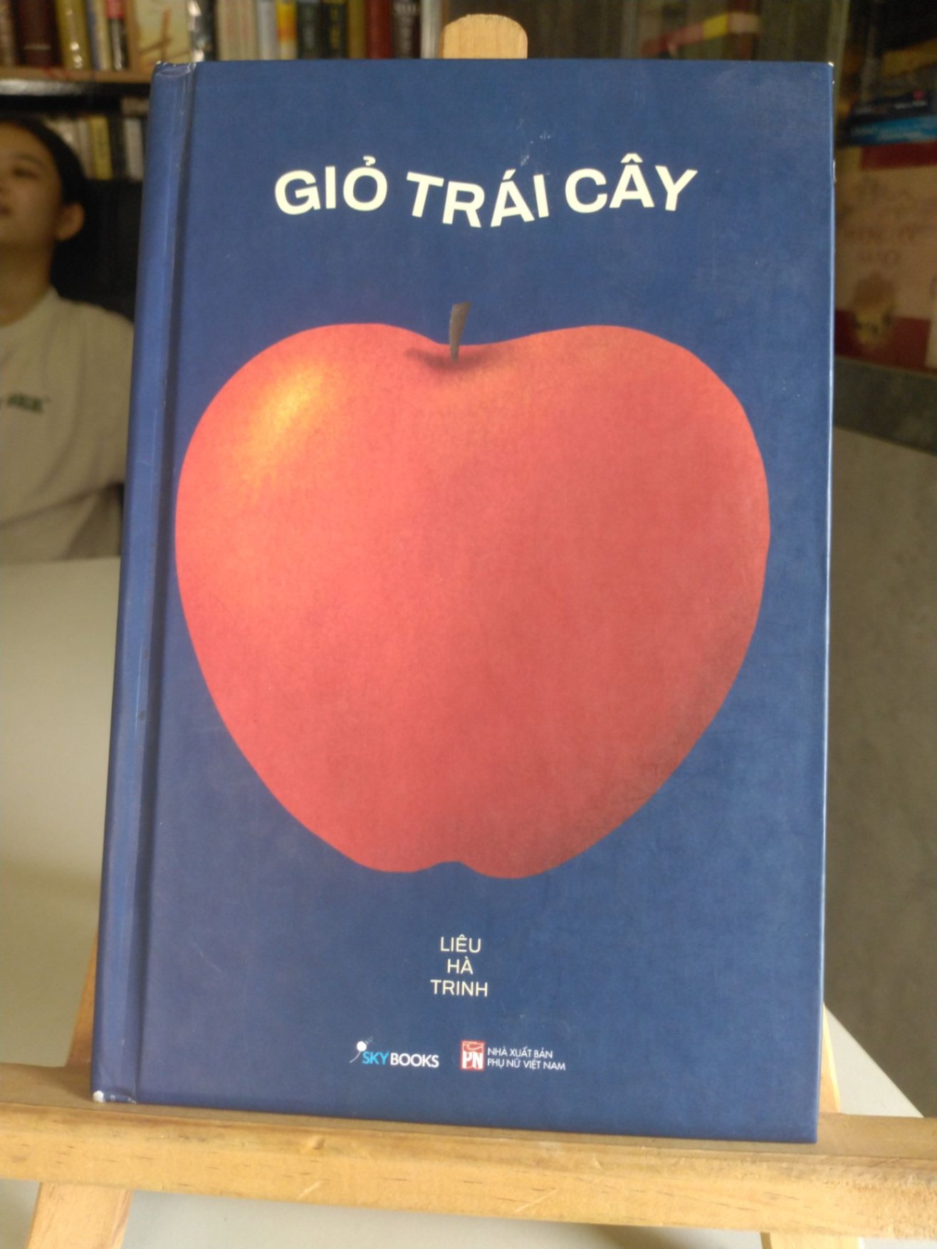 Giỏ trái cây- mới 90%, bìa cứng -2021- Liêu Hà Trinh [1301] SÁCH VĂN HỌC STB80