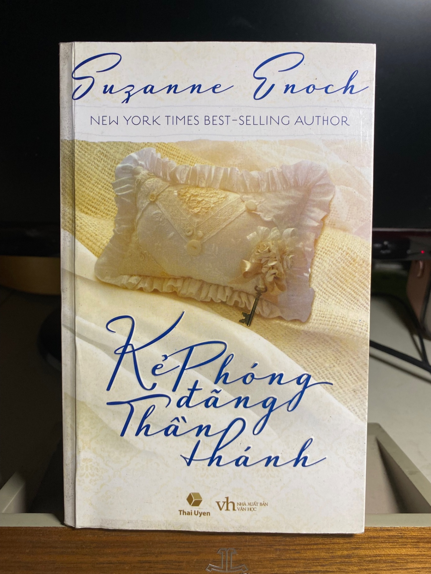 Kẻ Phóng Đãng Thần Thánh (tiểu thuyết) -Tác giả Suzanne Enoch -Văn Học-Năm XB 01/2014 -Kích Thước Bao Bì 13 x 20.5cm-Số trang 496-Bìa Mềm STB1511