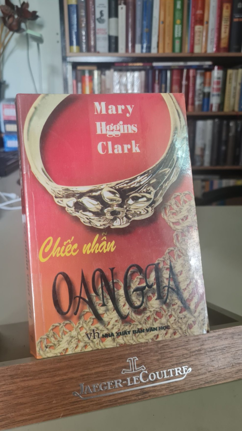 Chiếc nhẫn oan gia-sách mới 80% có ố, có bọc bìa -Mary Hggins Clark [1301] SÁCH VĂN HỌC STB46