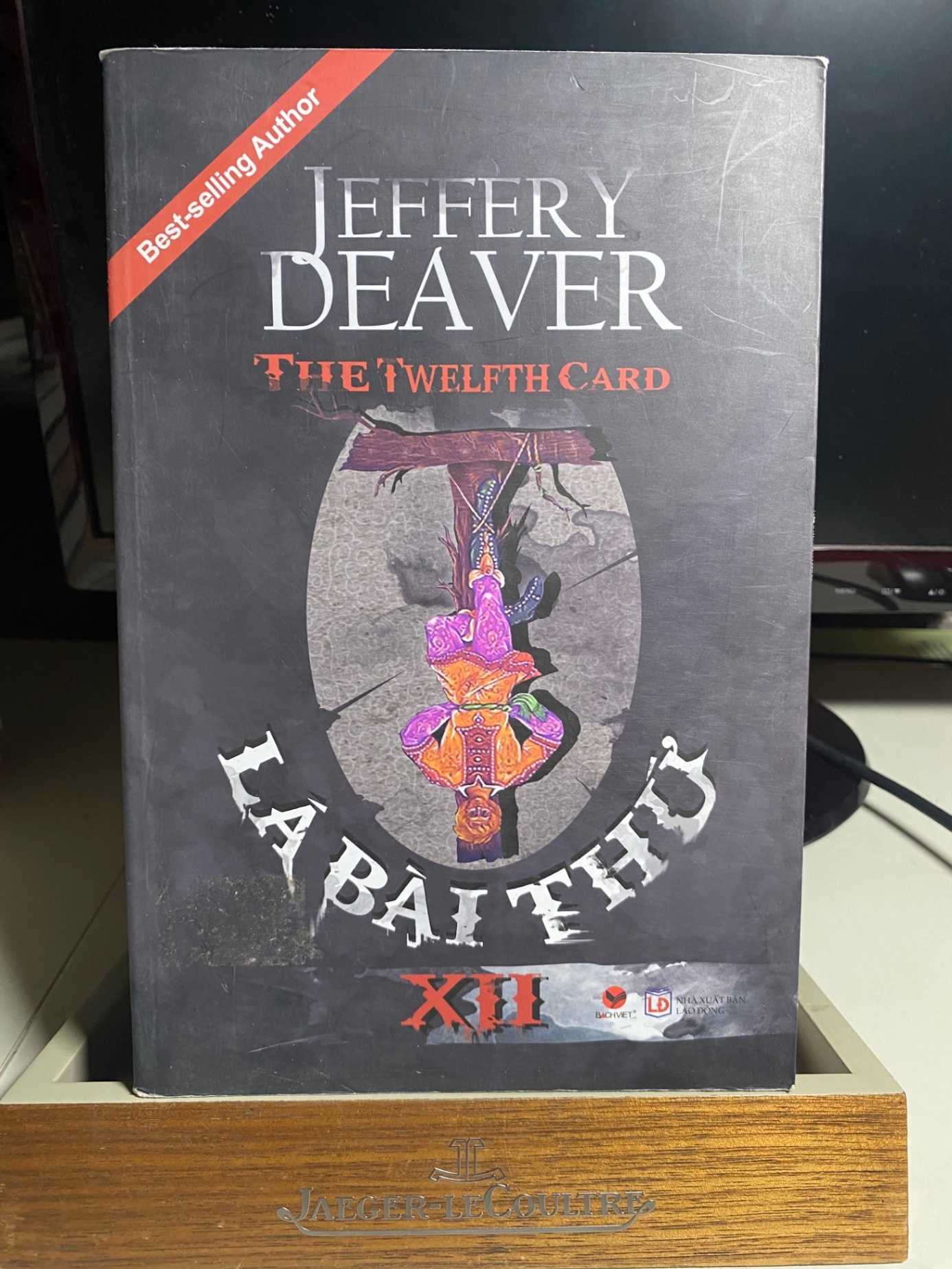 Lá Bài Thứ XII-Tác giả Jeffery Deaver- Người Dịch Nguyễn Minh Hoàng- NXB Thời Đại -Năm XB 05/2013 -Trọng lượng (gr) 900- Kích Thước Bao Bì 16x24 -Số trang 637 -Hình thức Bìa Mềm- Sách lưu kho mới 90% STB1427