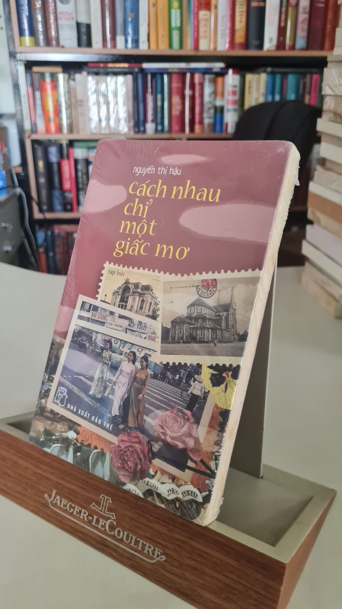 Cách nhau chỉ một giấc mơ-Nguyễn Thị Hậu - NXB Trẻ- Sách lưu kho chưa qua sử dụng,ố nhẹ cạnh, còn seal STB311