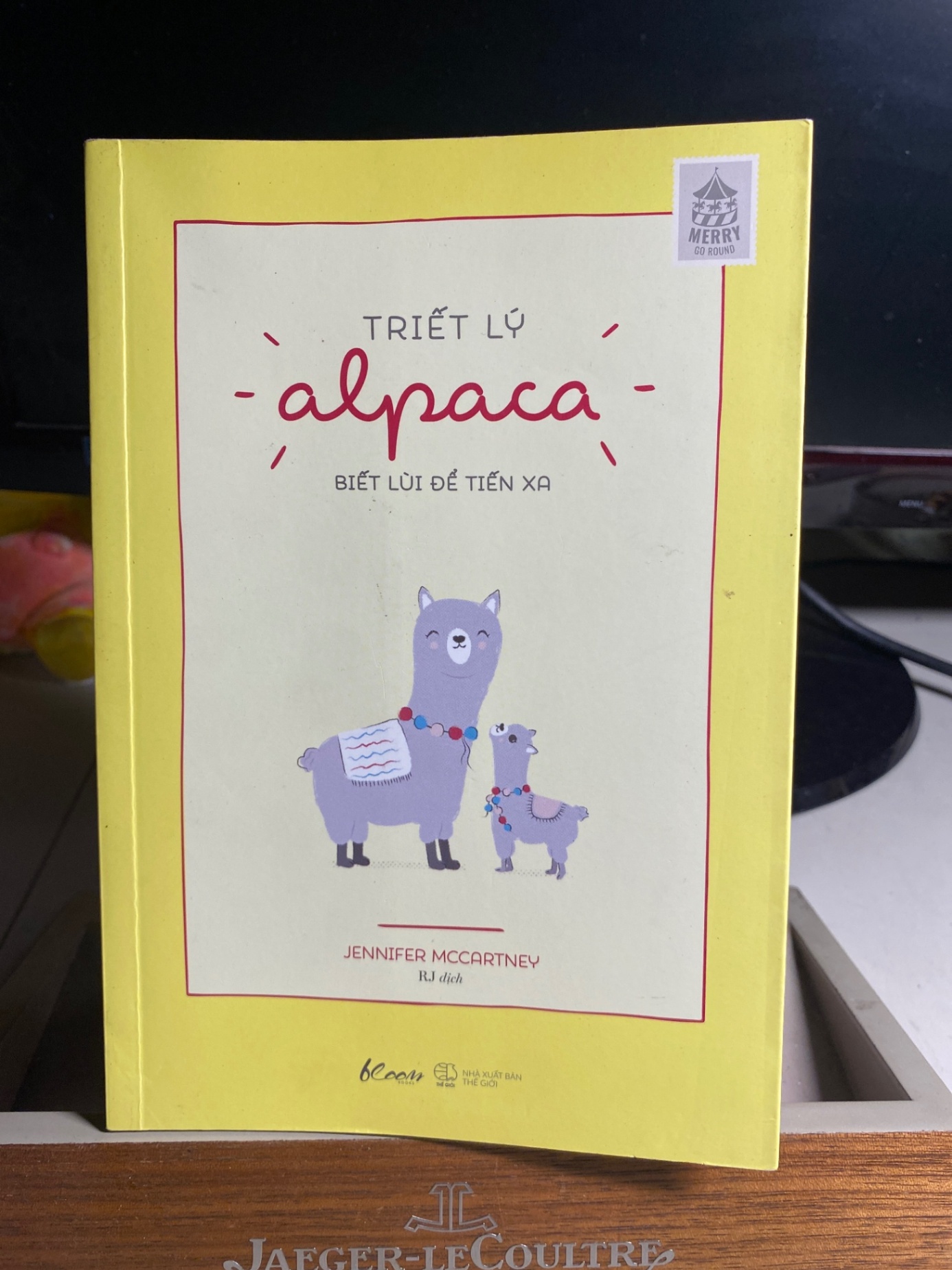 Triết Lý Alpaca - Biết Lùi Để Tiến Xa-Tác giả Jennifer McCartney -NXB Thế Giới -Năm XB 2021 - Sách qua sd còn mới STB1616