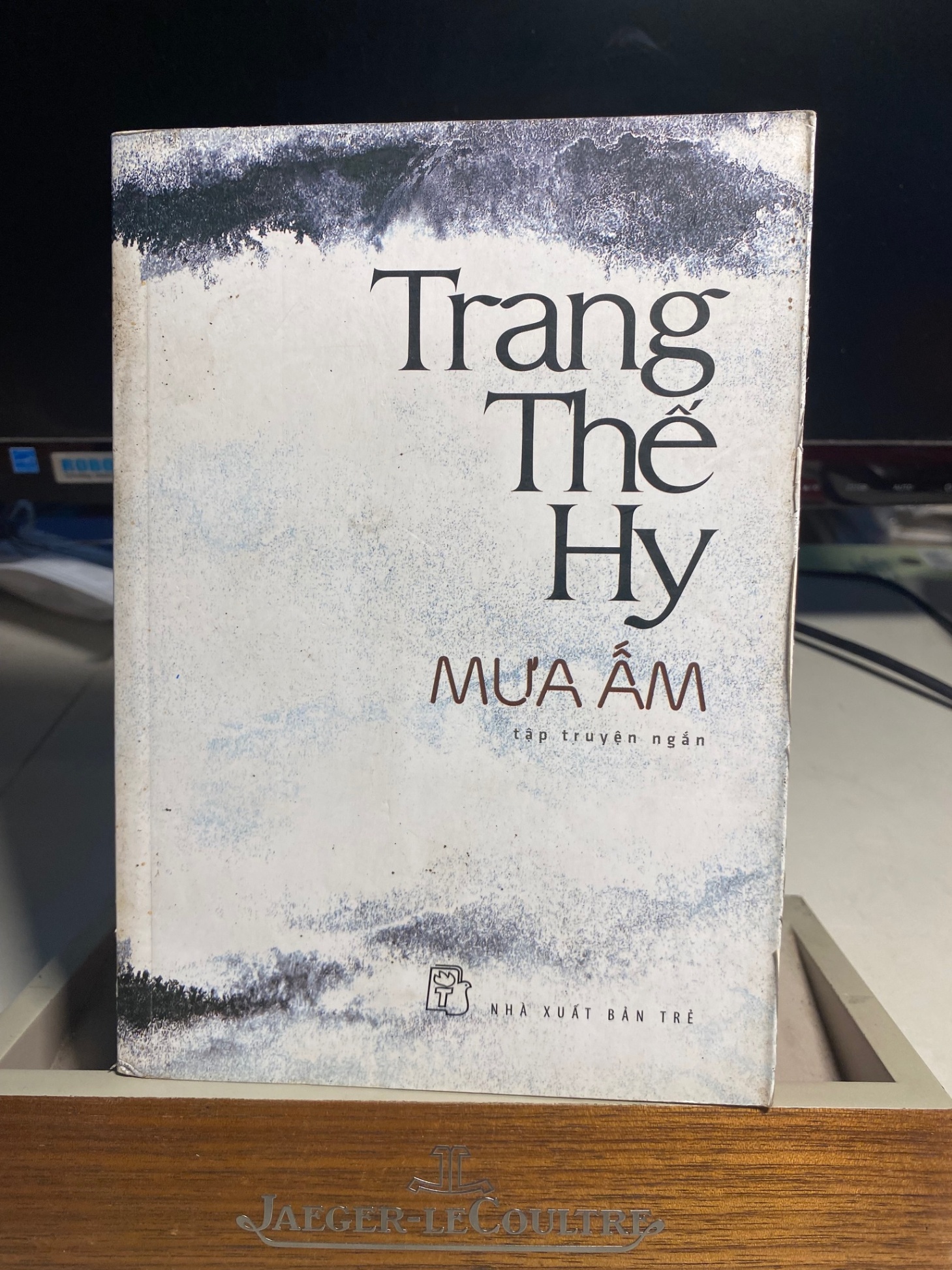 Mưa ấm -Trang Thế Hy - NXB Trẻ 2014- Sách lưu kho mới 80% có ố STB174