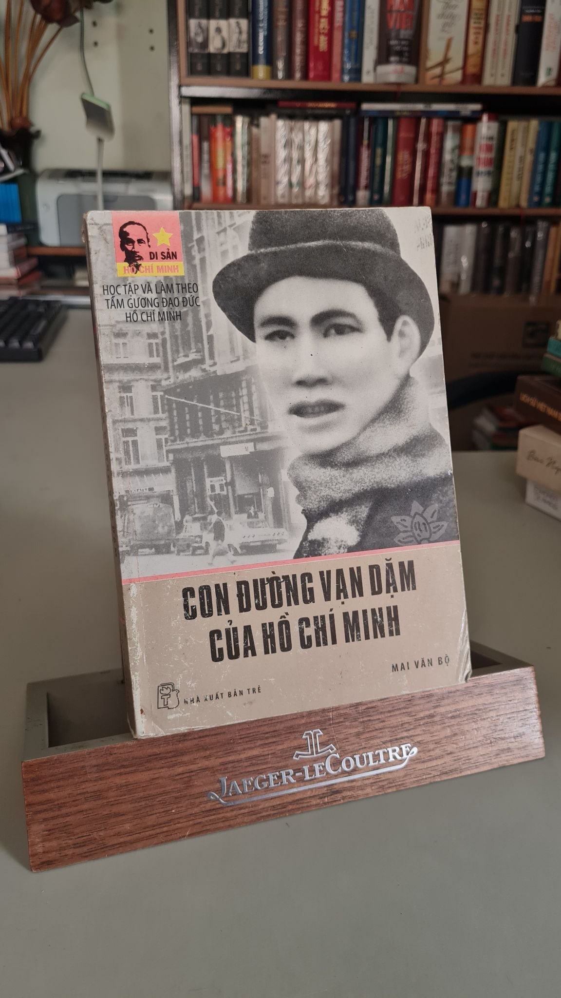 Con đường vạn dặm của Hồ Chí Minh - Mai Văn Bộ - mới 80% STB510
