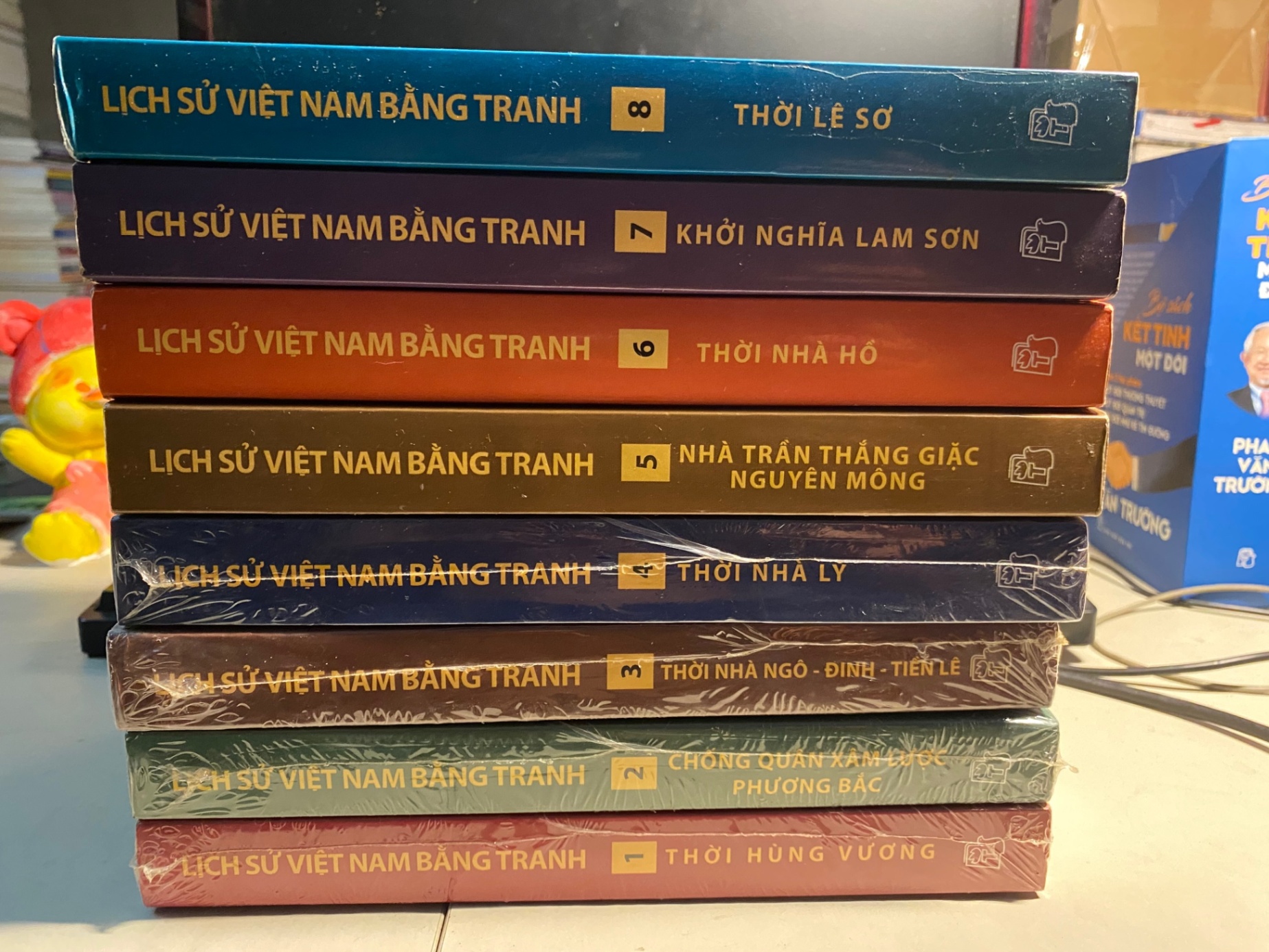 Lịch Sử Việt Nam Bằng Tranh (Bộ Dày) ( tập 1 đến 8)-Tác giả :Trần Bạch Đằng-NXB Trẻ- Sách giấy xốp có ố theo thời gian STB946