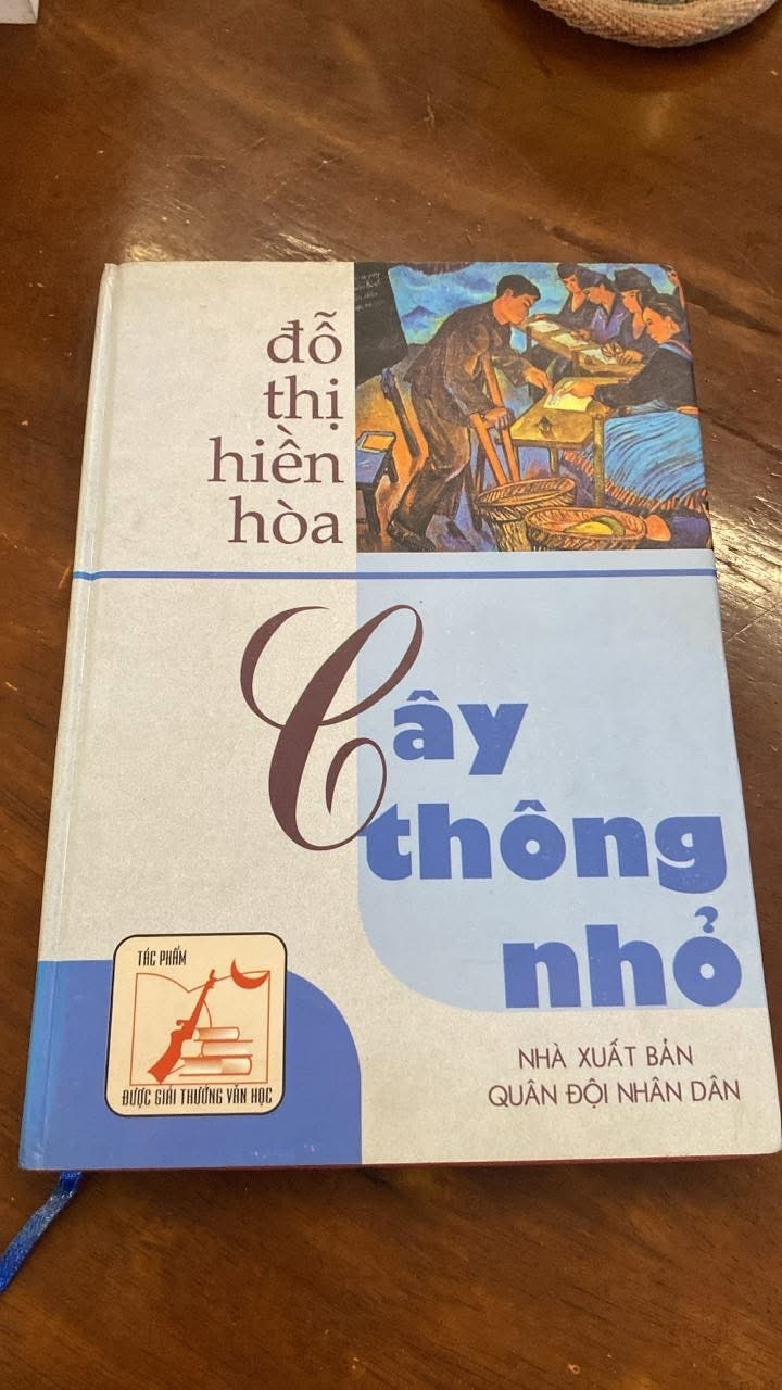 Cây Thông Nhỏ- Đỗ Thị Hiền Hoà -Nhà văn chuyên viết về nông dân và nông thôn Tác phẩm đoạt giải hội liên hiệp văn học nghệ thuật 1998 -Nxb Quân Đội ND- 2003- bìa cứng STB1118