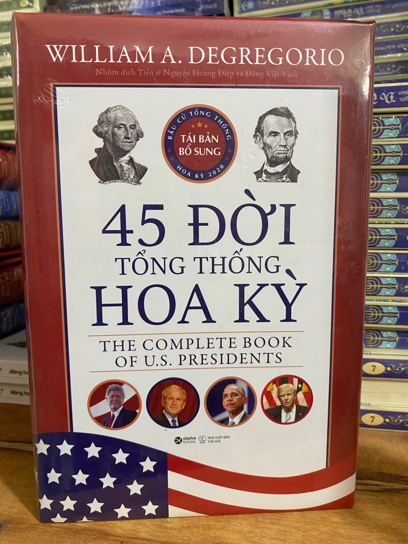 45 Đời Tổng Thống Hoa Kỳ-Tác giả: William A Degregorio-Kích Thước Bao Bì: 24 x 16 cm Số trang:1536- Hình thức: Bìa Cứng STB1031