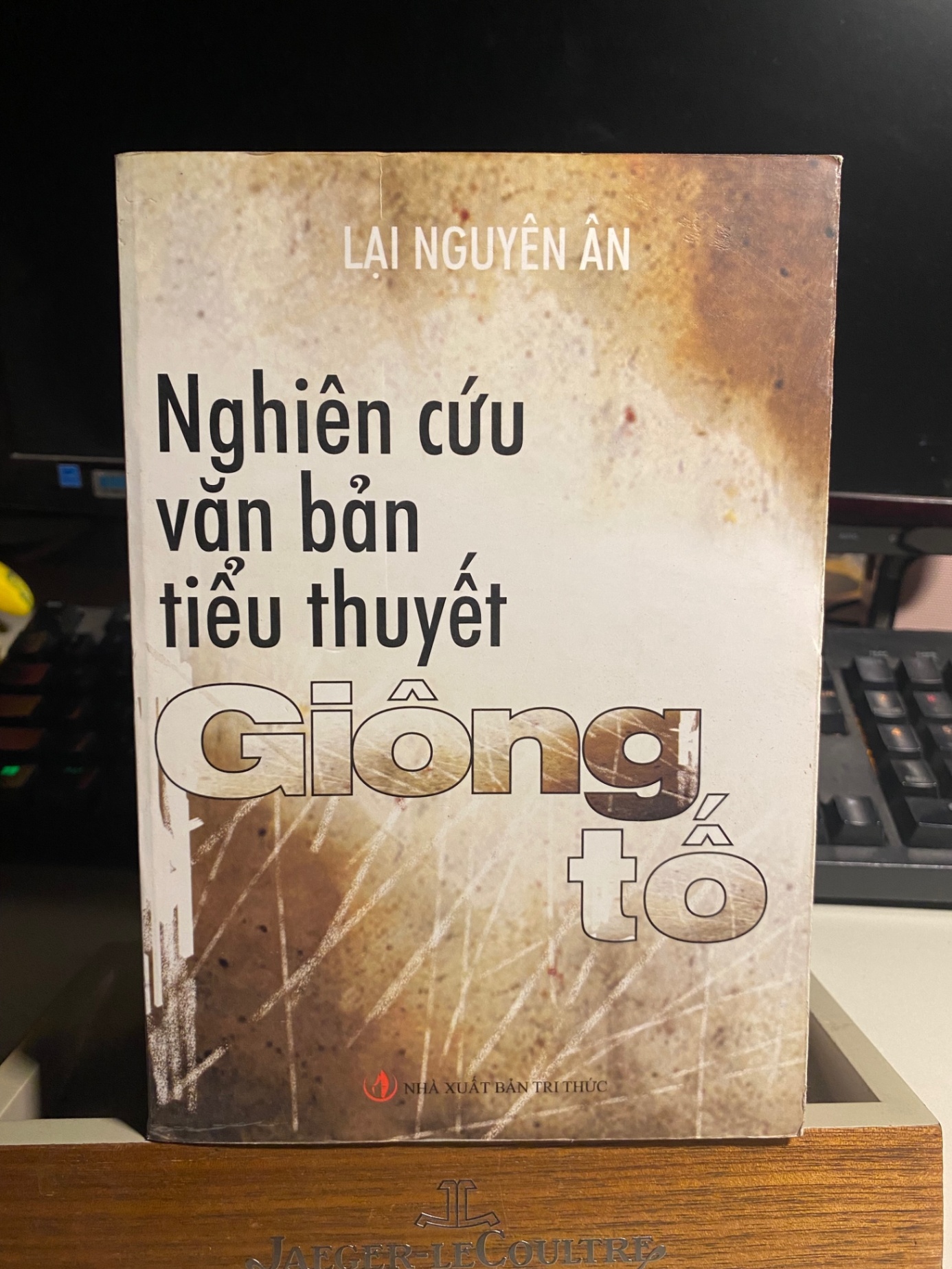 Nghiên cứu văn bản tiểu thuyết Giông Tố - Lại Nguyên Ân STB683