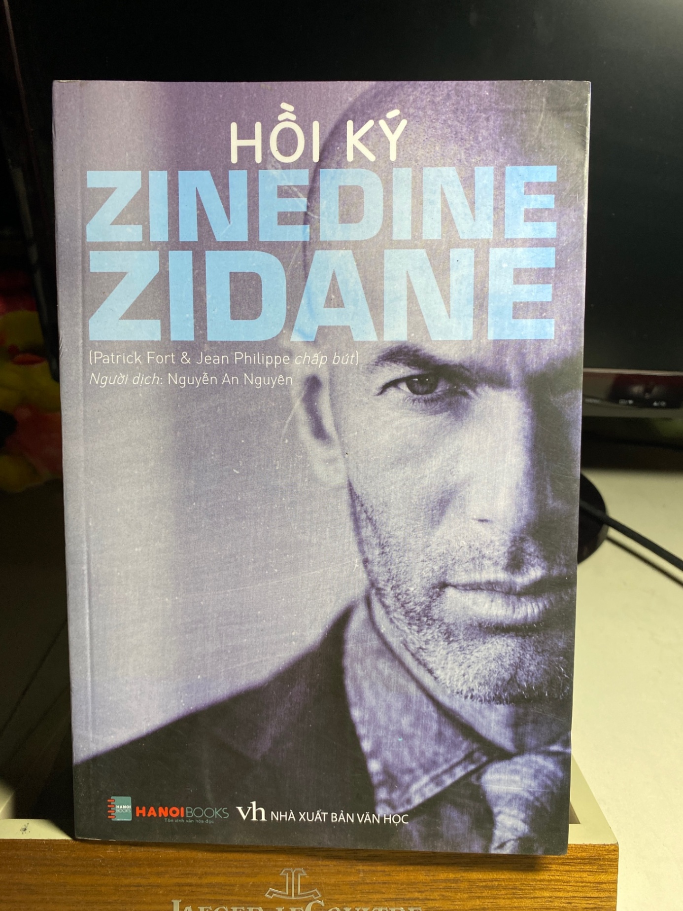 Hồi Ký Zinedine Zidane -Tác giả Patrick Fort, Jean Philippe -NXB Văn Học- Năm XB 2018 - Bìa mềm,khổ 16x24cm,386 trang STB1630