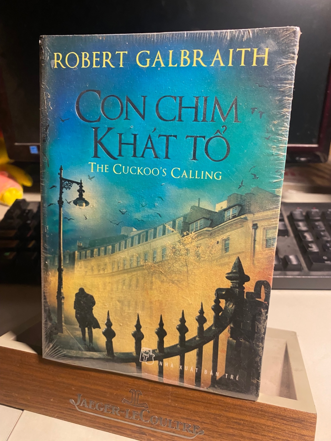 Con Chim Khát Tổ-Tác giả: Robert Galbraith- NXB Trẻ- Trinh Thám-Sách còn seal mới 90 STB1047