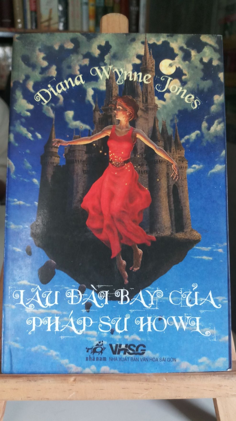 Lâu đài bay của pháp sư Howl mới 80% tróc bìa, bẩn nhẹ 2008 Diana Wynne Jones [1301] SÁCH VĂN HỌC STB24