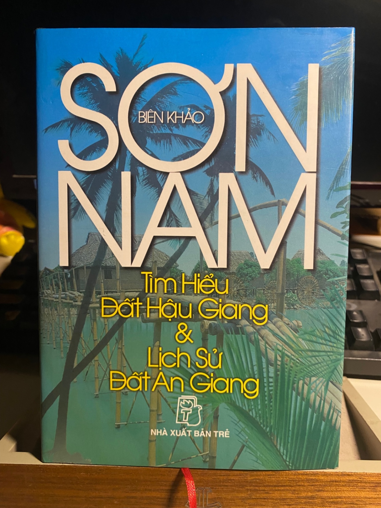 Sơn Nam biên khảo- Tìm Hiểu Đất Hậu Giang và Lịch Sử Đất An Giang- Bìa cứng- NXB Trẻ- Năm xb 2009- sách mới 98% STB916
