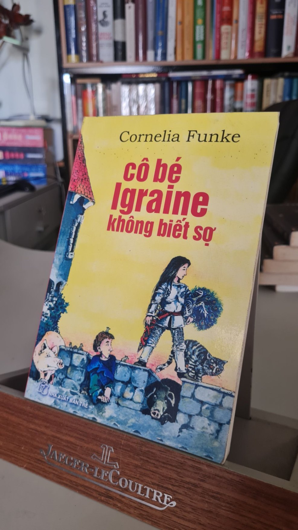 Cô bé Igraine không biết sợ-Sách lưu kho có ố- 2009- Cornelia Funke [2001] SÁCH VĂN HỌC STB352