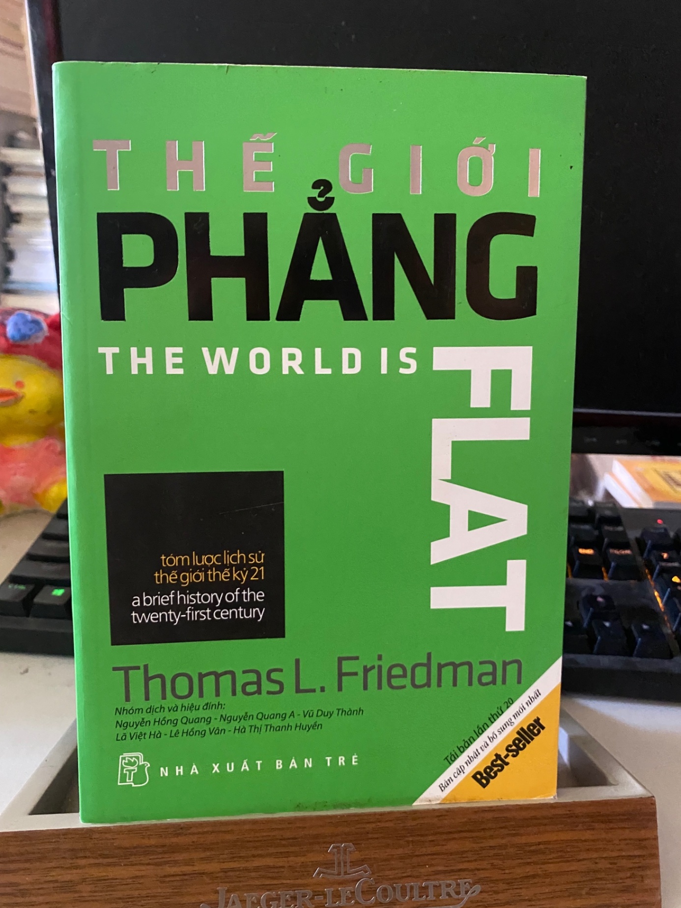 Thế Giới Phẳng - Tóm Lược Lịch Sử Thế Giới Thế Kỷ-Tác giả Thomas L Friedman- NXB Trẻ 2014- Sách lưu kho giấy xốp có ố STB1005