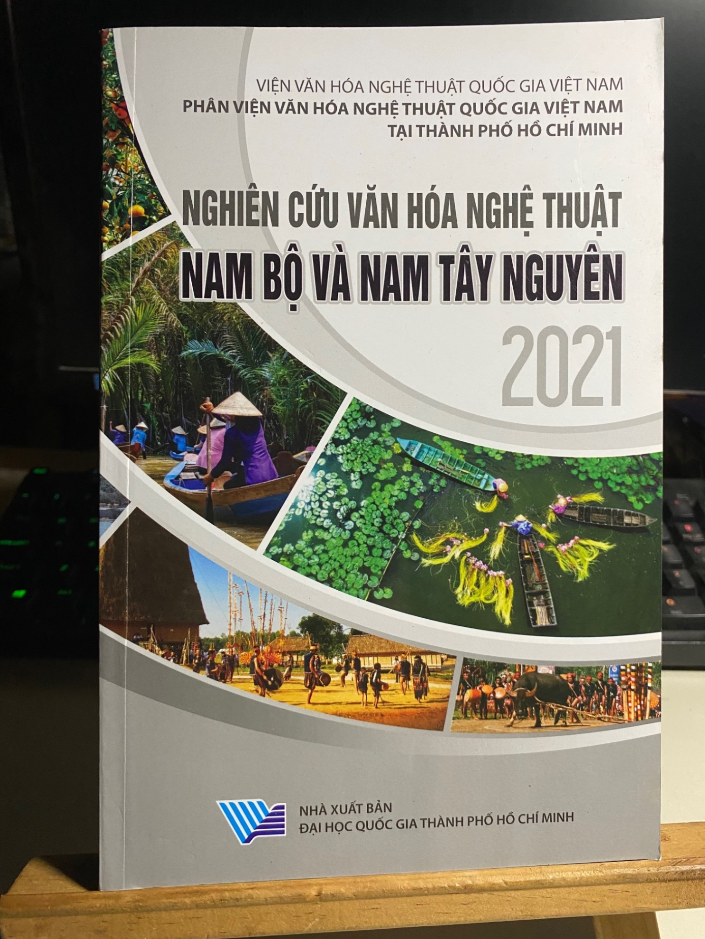 Nghiên Cứu Văn Hoá Nghệ Thuật Nam Bộ và Nam Tây Nguyên STB742
