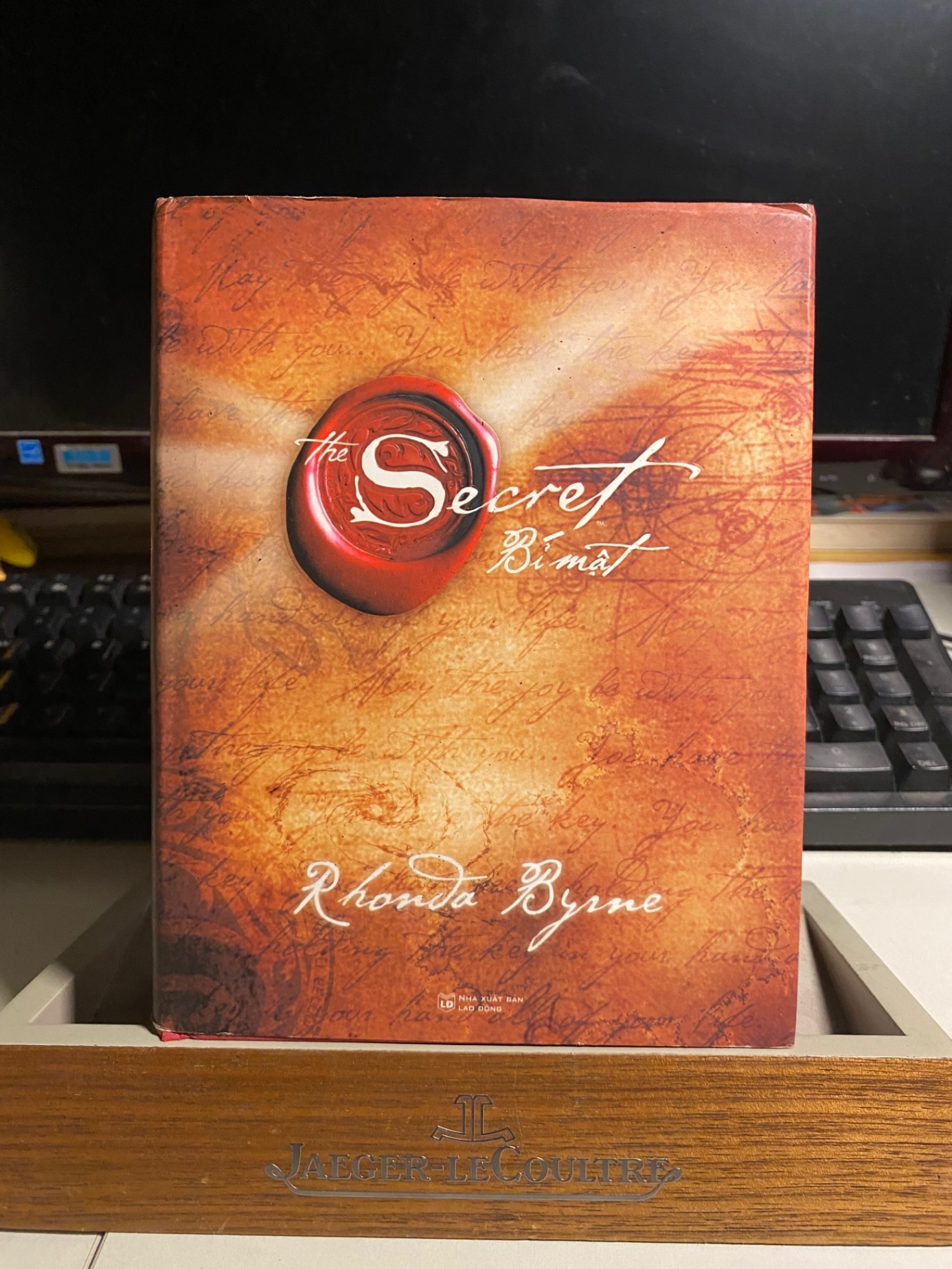 The Secret - Bí Mật - Bìa Cứng- sách qua sử dụng còn đẹp, có thủ bút chủ cũ. STB782