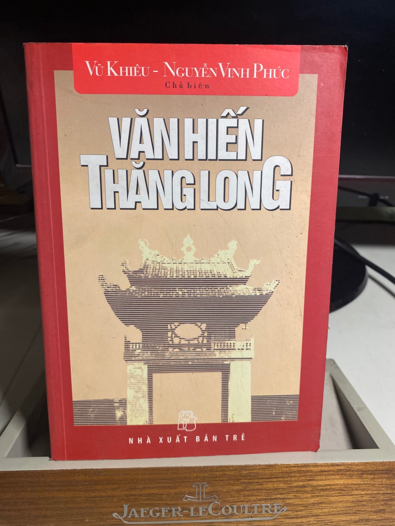 Văn Hiến Thăng Long- Vũ Khiêu,Nguyễn Vinh Phúc chủ biên- NXB Trẻ 2004- sách lưu kho chưa qua sử dụng, ố cạnh STB1338