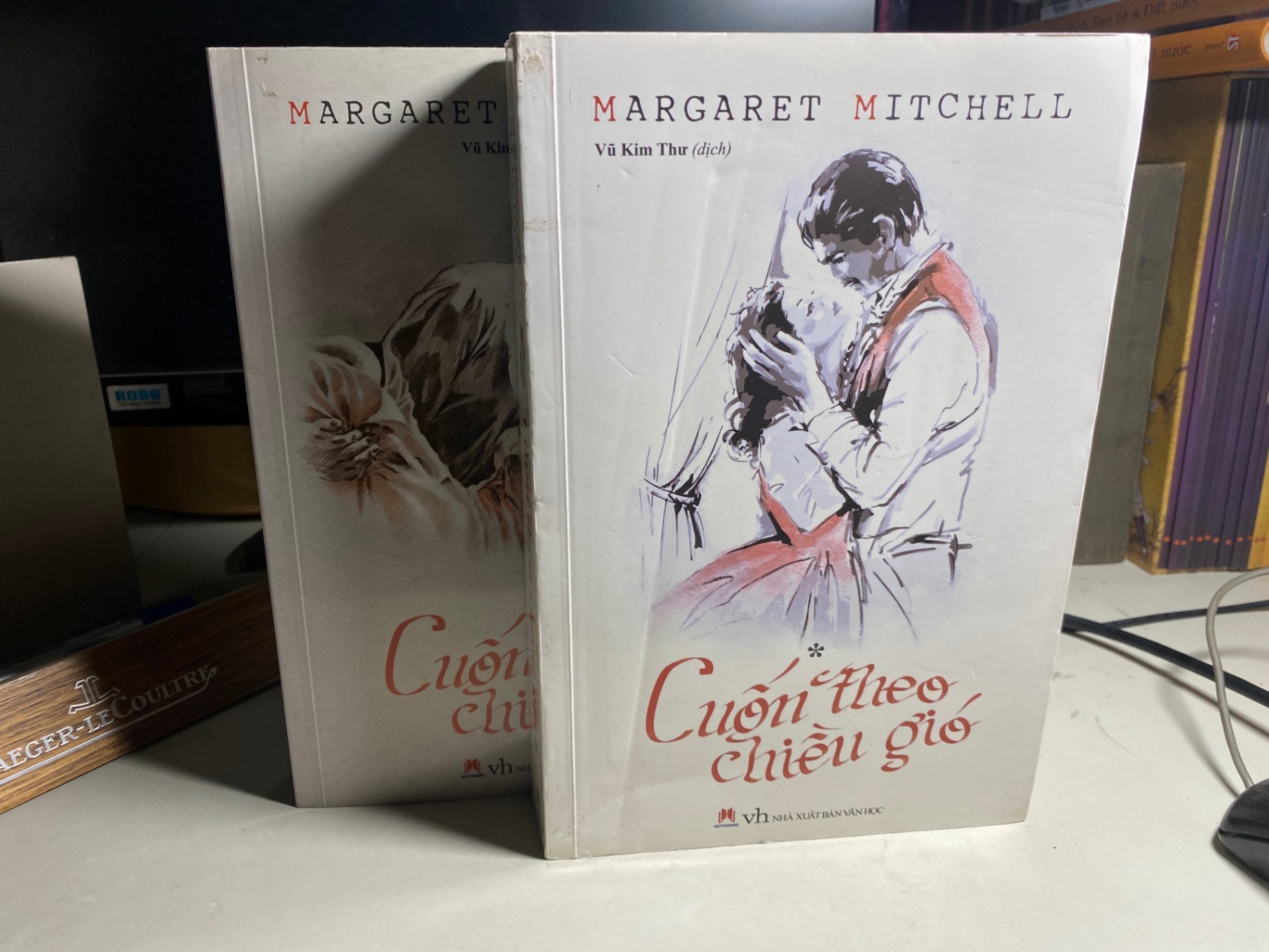 Cuốn Theo Chiều Gió ( Bộ bìa mềm 2 tập)- Margaret Mitchell- Vũ Kim Thư dịch- Tiểu thuyết- NXB Văn Học 2016- Sách lưu kho mới 95% STB1516