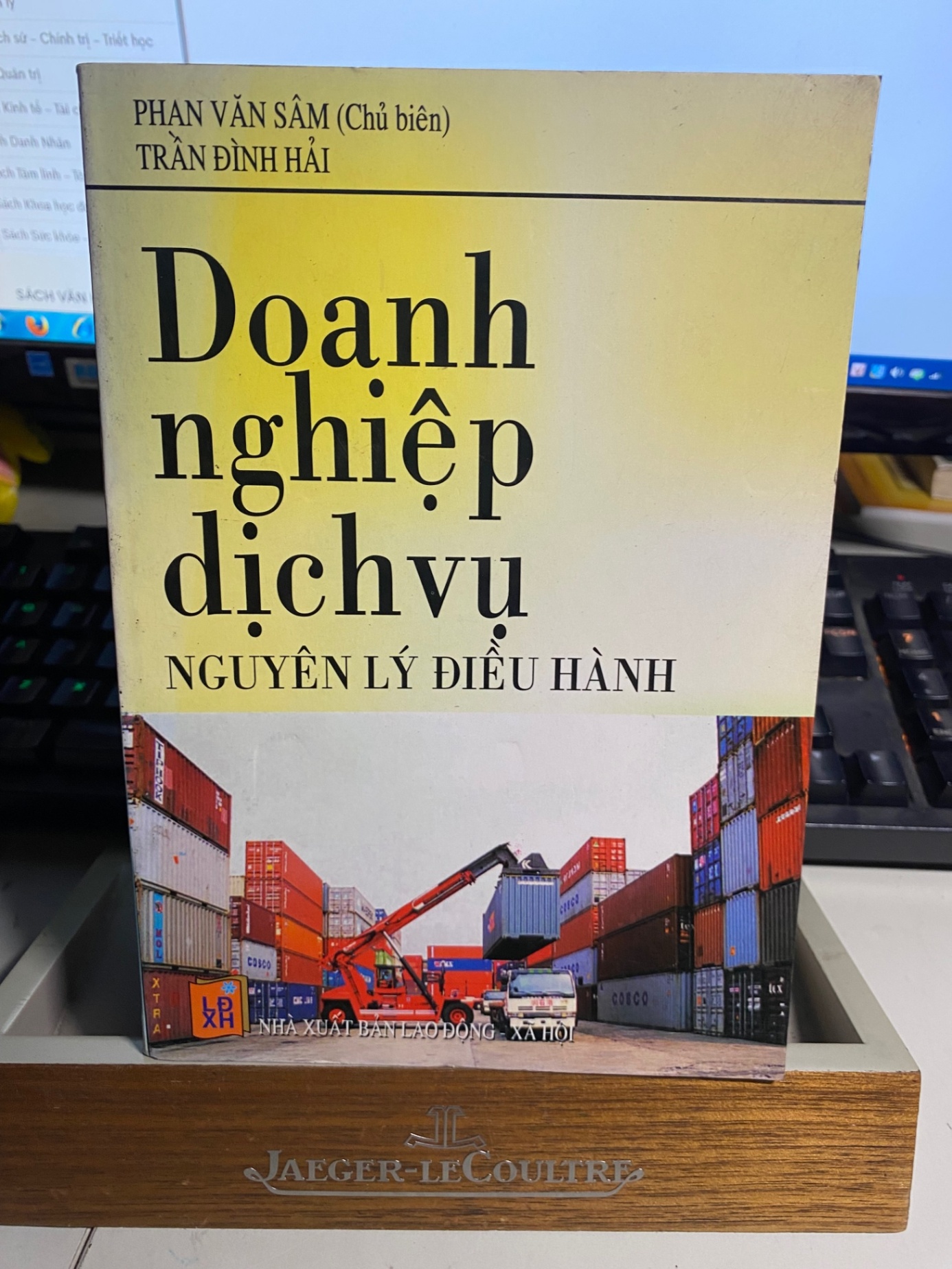 Doanh Nghiệp Dịch Vụ Nguyên Lý Điều Hành- Phan Văn Xâm ( chủ biên) - sách lưu kho mới 90% STB907
