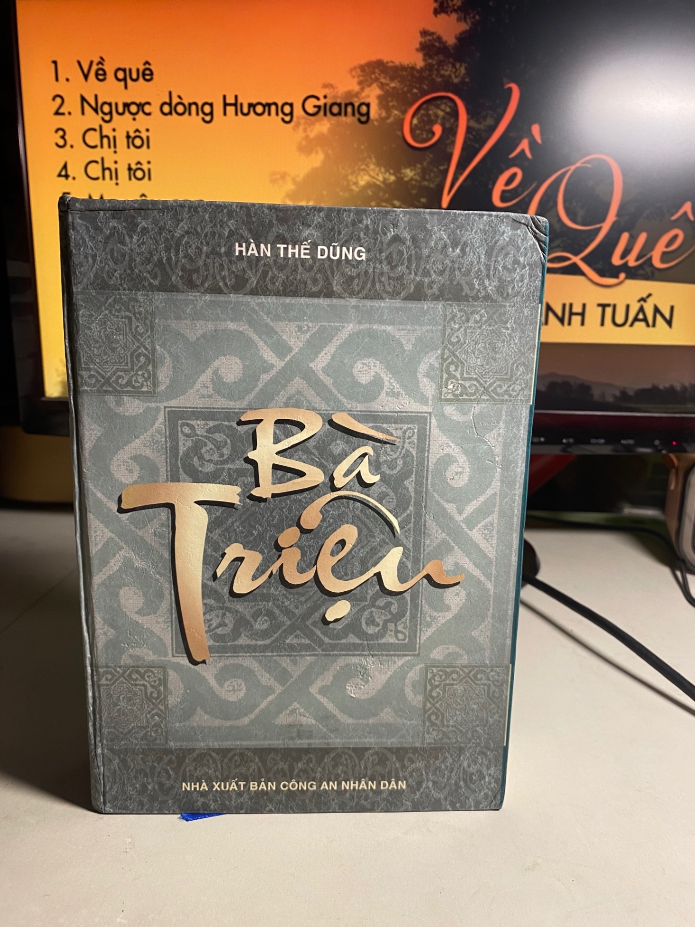 Bà Triệu (tiểu thuyết lịch sử) -Tác giả Hàn Thế Dũng -NXB Công An Nhân Dân 2004 -Bìa cứng,khổ 14,5x20,5cm 733 trang Sách lưu kho chưa qua sử dụng chất lượng tốt STB1542