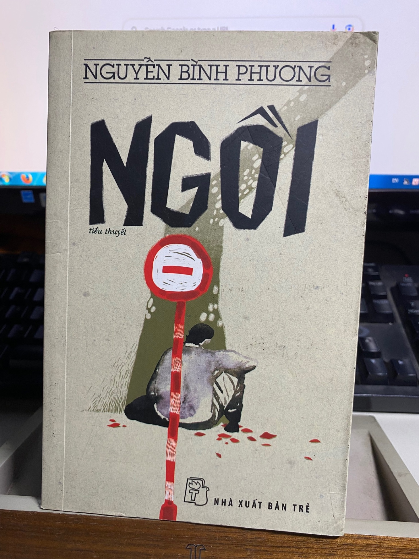 Ngồi -sách lưu kho,giấy xốp vàng cạnh,mới 85%- 2013- Nguyễn Bình Phương [2001] SÁCH VĂN HỌC STB480
