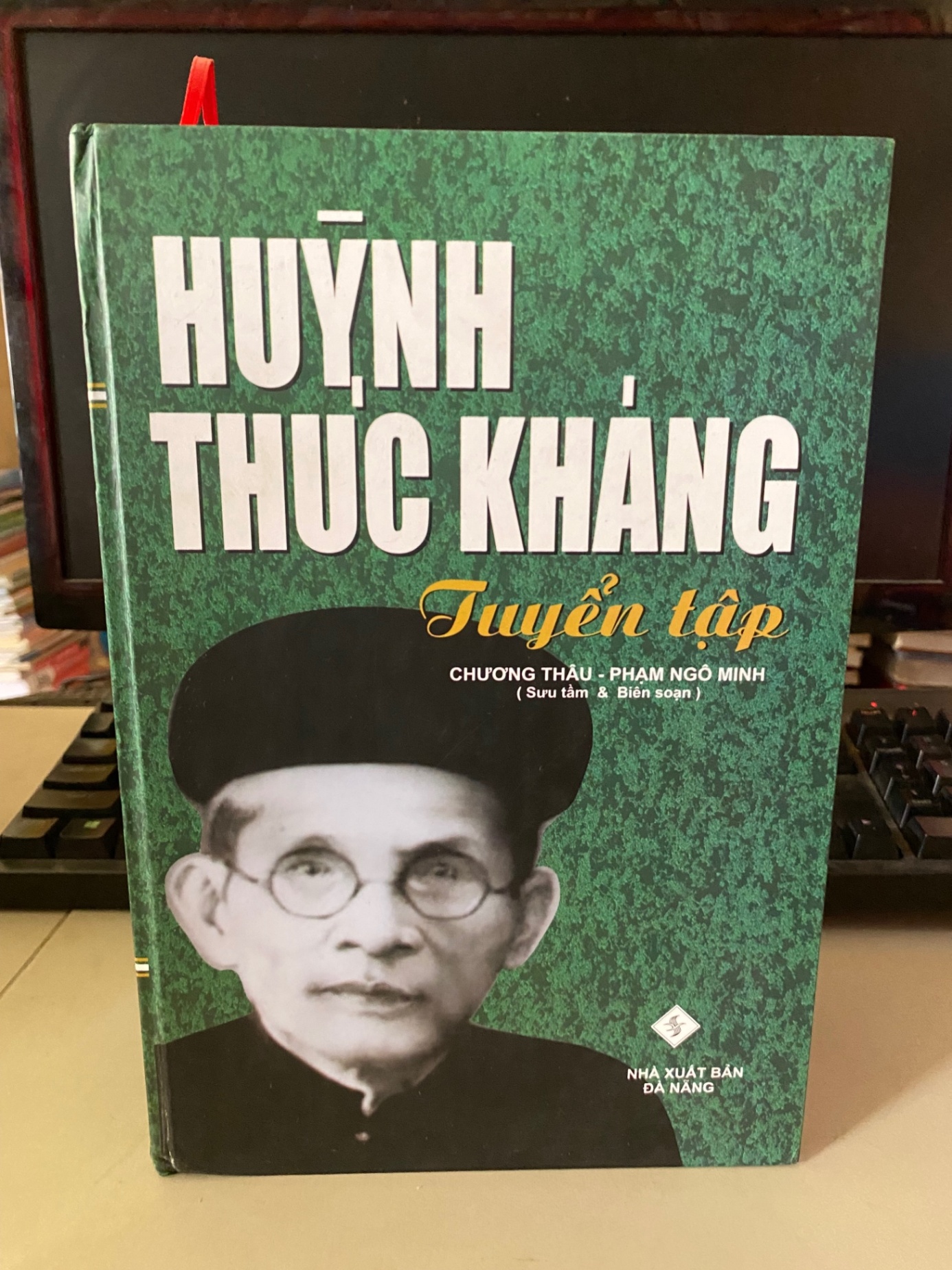 Huỳnh Thúc Kháng tuyển tập-Chương Thâu , Phạm Ngô Minh sưu tầm và biên soạn NXB Đà Nẵng 2010- Bìa cứng,khổ 16x 24cm 1806 trang STB1185