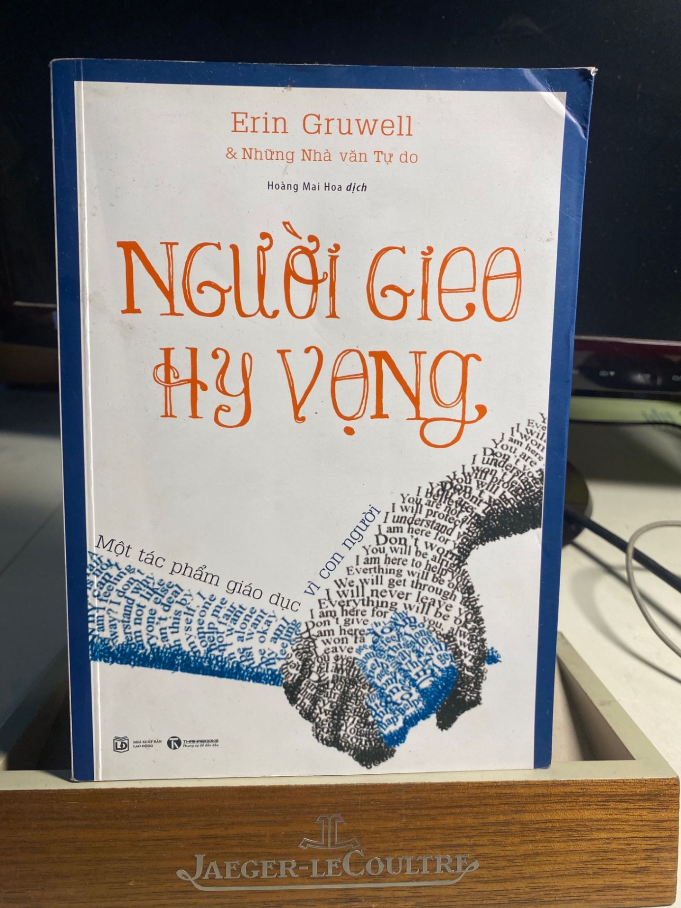 Người Gieo Hy Vọng -Tác giả Erin Gruwell, Những Nhà Văn Tự do -Người Dịch Hoàng Mai Hoa -NXB Lao Động -Năm XB 2022 -Trọng lượng 350g -Kích Thước Bao Bì 20.5 x 15 x 1 cm -Số trang 371 -Hình thức Bìa Mềm -Sách mới 90% STB1478