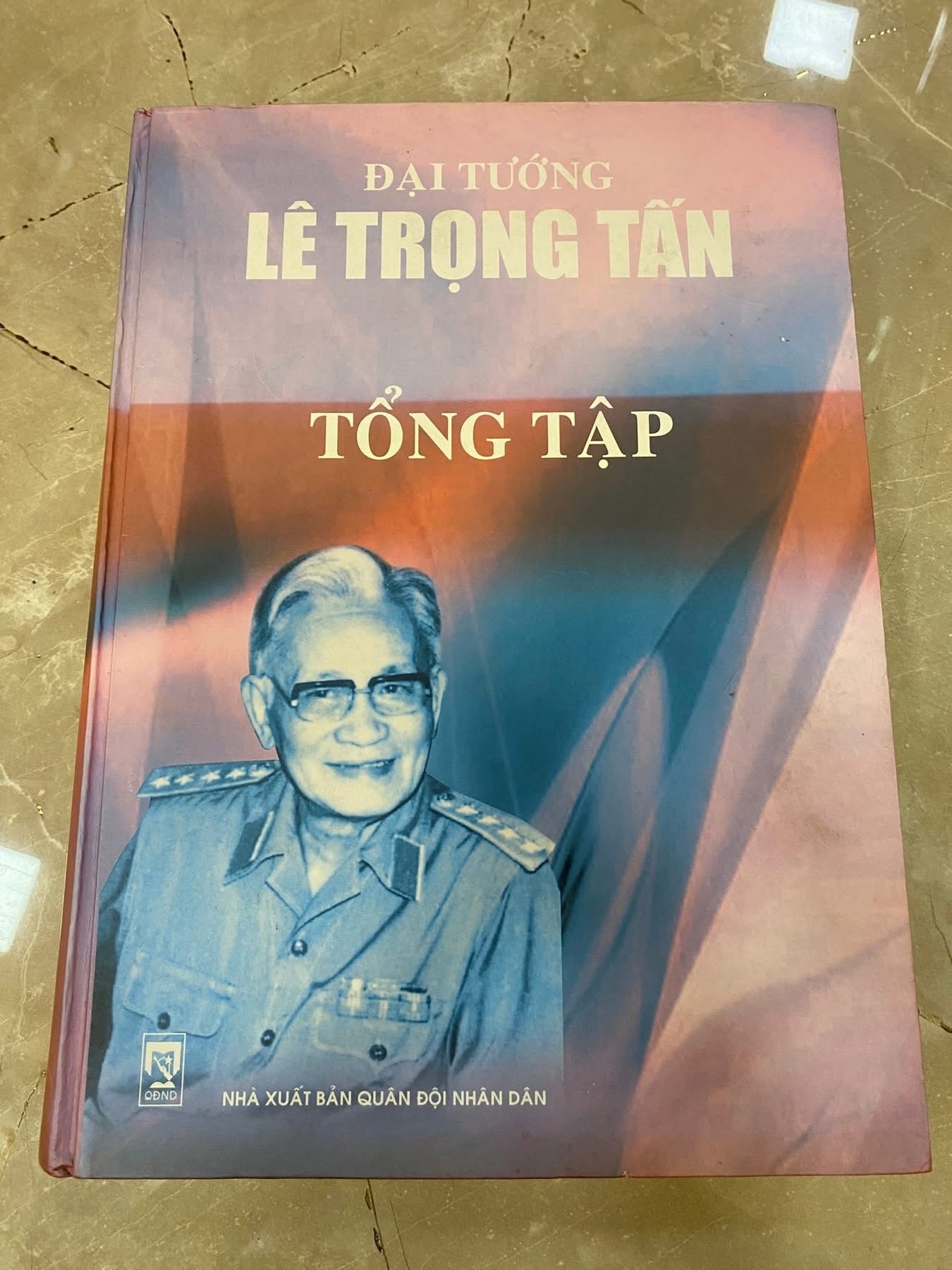 Đại Tướng Lê Trọng Tấn tổng tập- Nxb QĐND -Năm xb 2007 -Khổ 19x 27cm 884 trang STB1012