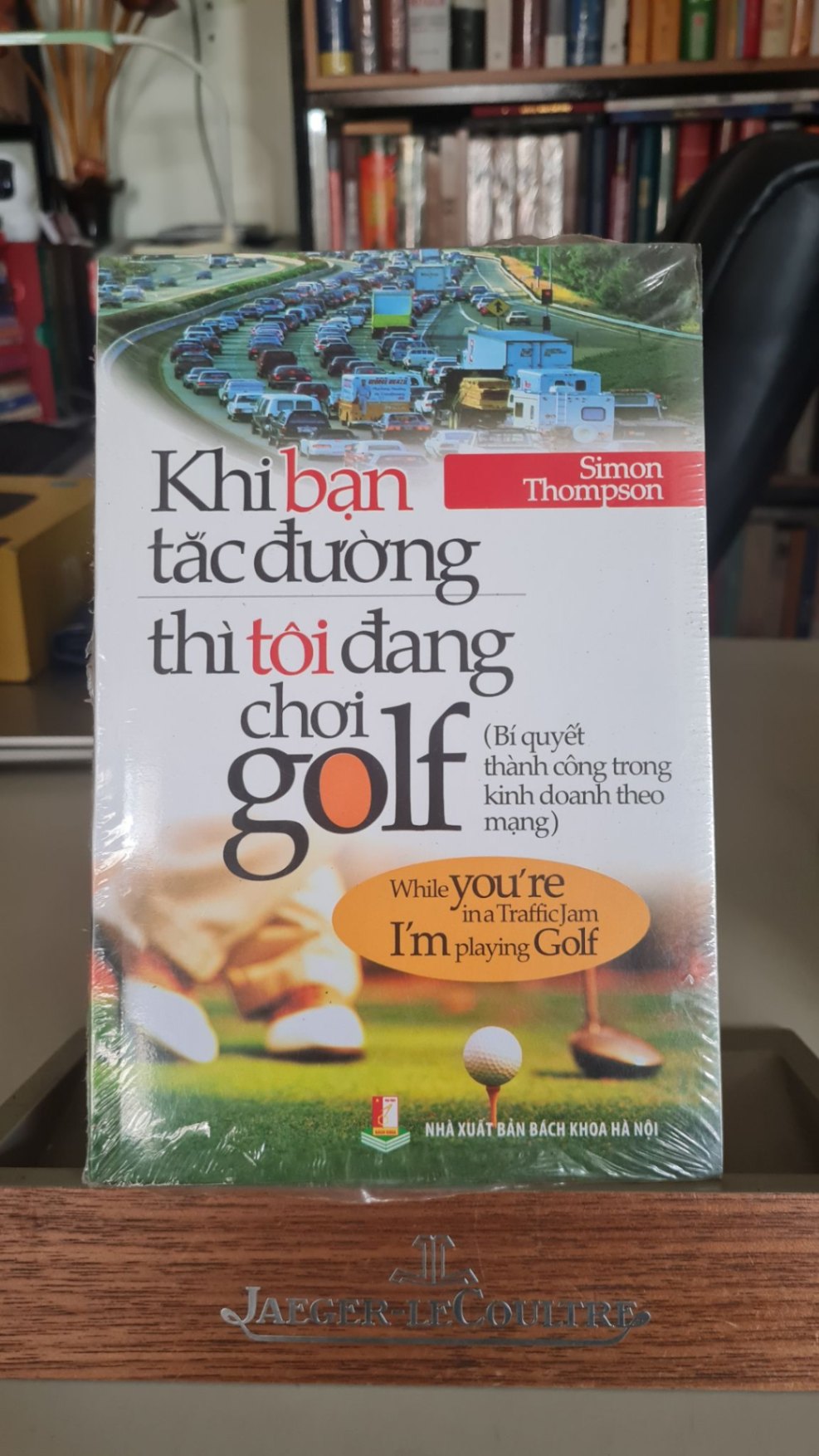 Khi bạn tắc đường thì tôi đang chơi golf-sách lưu kho còn seal mới 90%- Simon Thompson [1301] SÁCH MARKETING KINH DOANH STB67