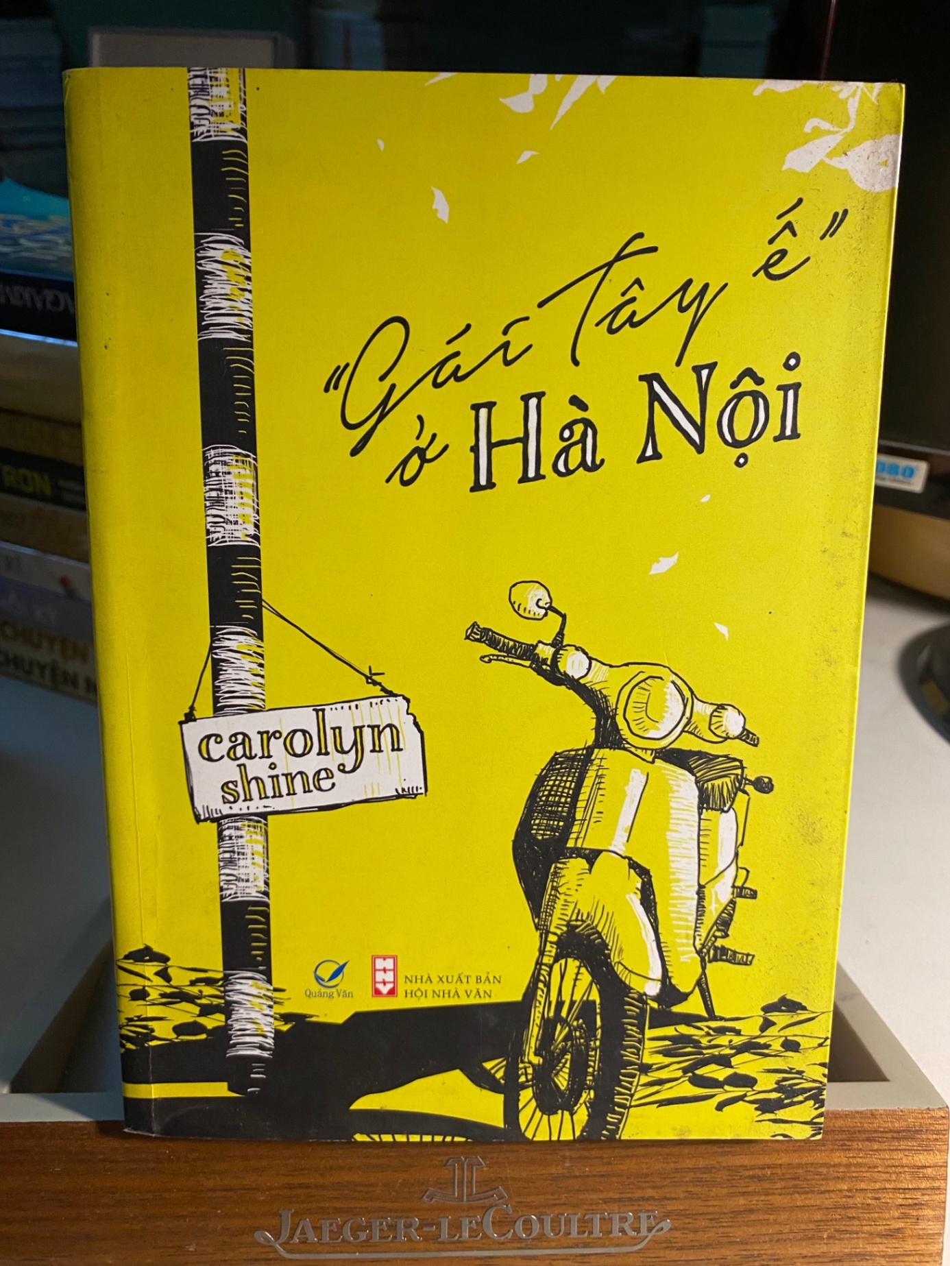 “Gái Tây Ế “ ở Hà Nội-Tác giả Carolyn Shine- NXB Hội Nhà Văn 2015- Sách giấy xốp ố theo thời gian STB1586