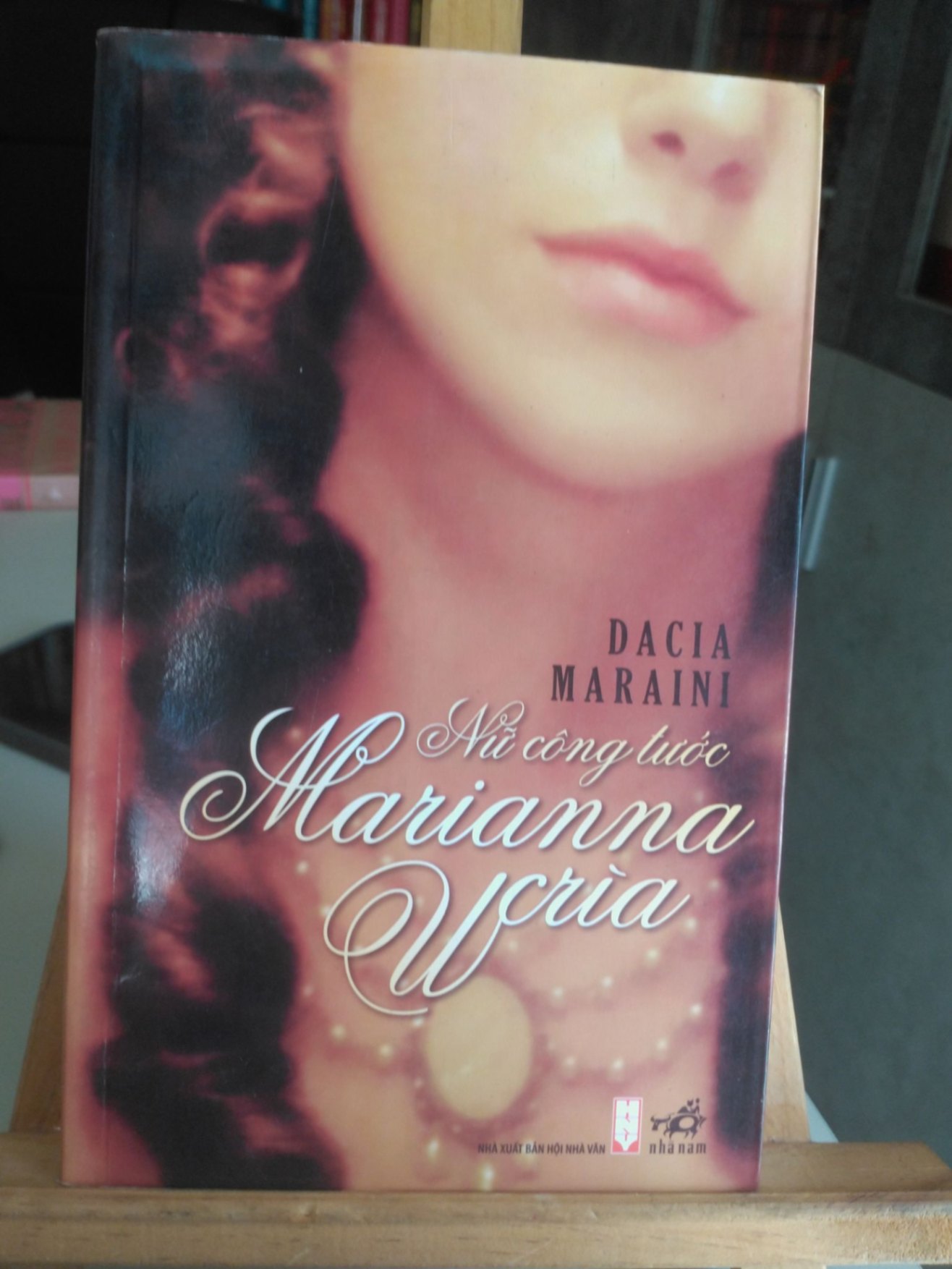 Nữ công tước Marianna Ucrìa - Sách mới 90%- 2010 Dacia Maraini [1301] SÁCH DANH NHÂN STB52