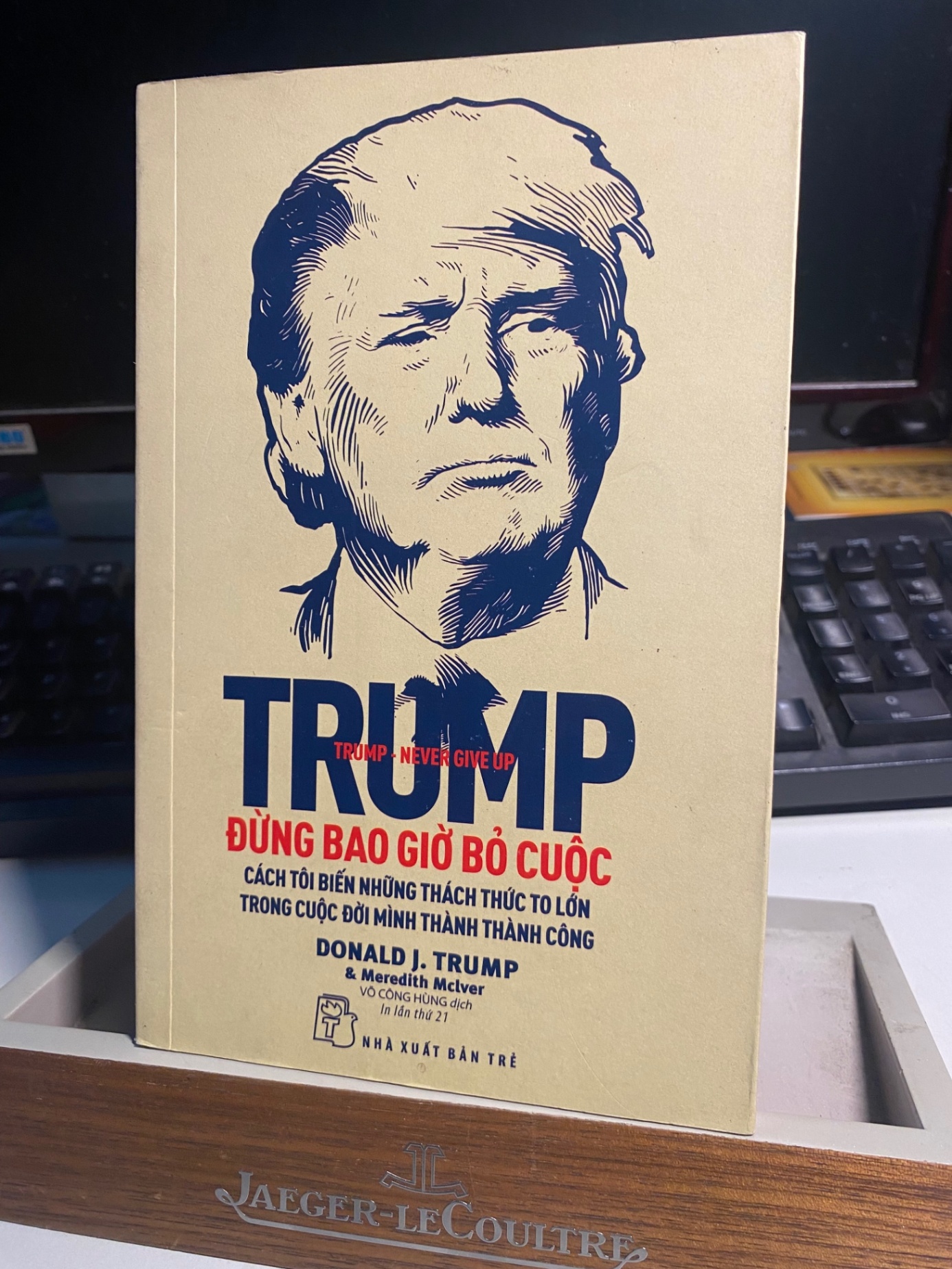 Trump - Đừng Bao Giờ Bỏ Cuộc-Tác giả Donald J.Trump & Meredith Mclver- Sách mới 95% STB1030